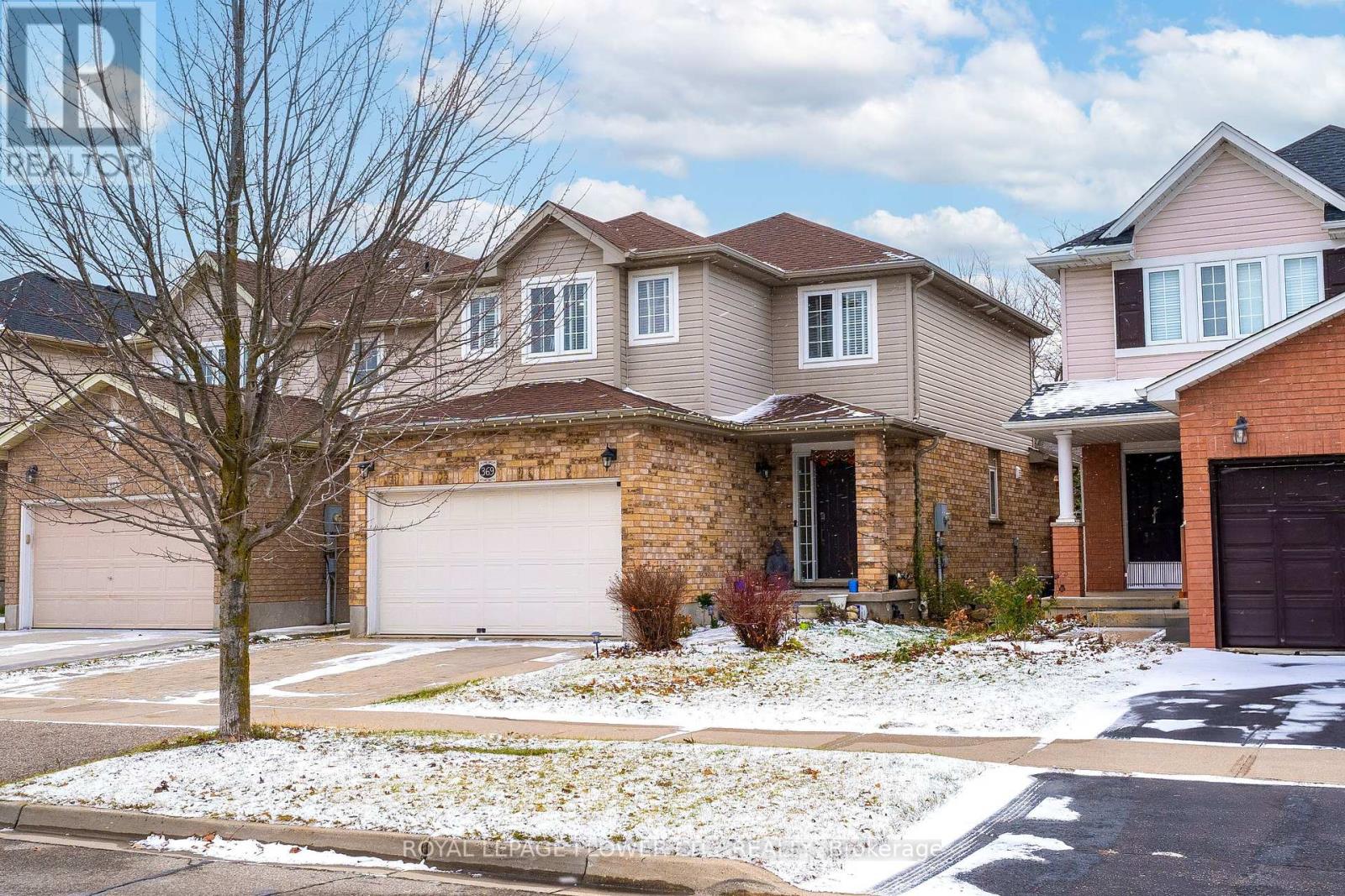 369 Thomas Slee Drive, Kitchener, Ontario  N2P 2X5 - Photo 4 - X12148308
