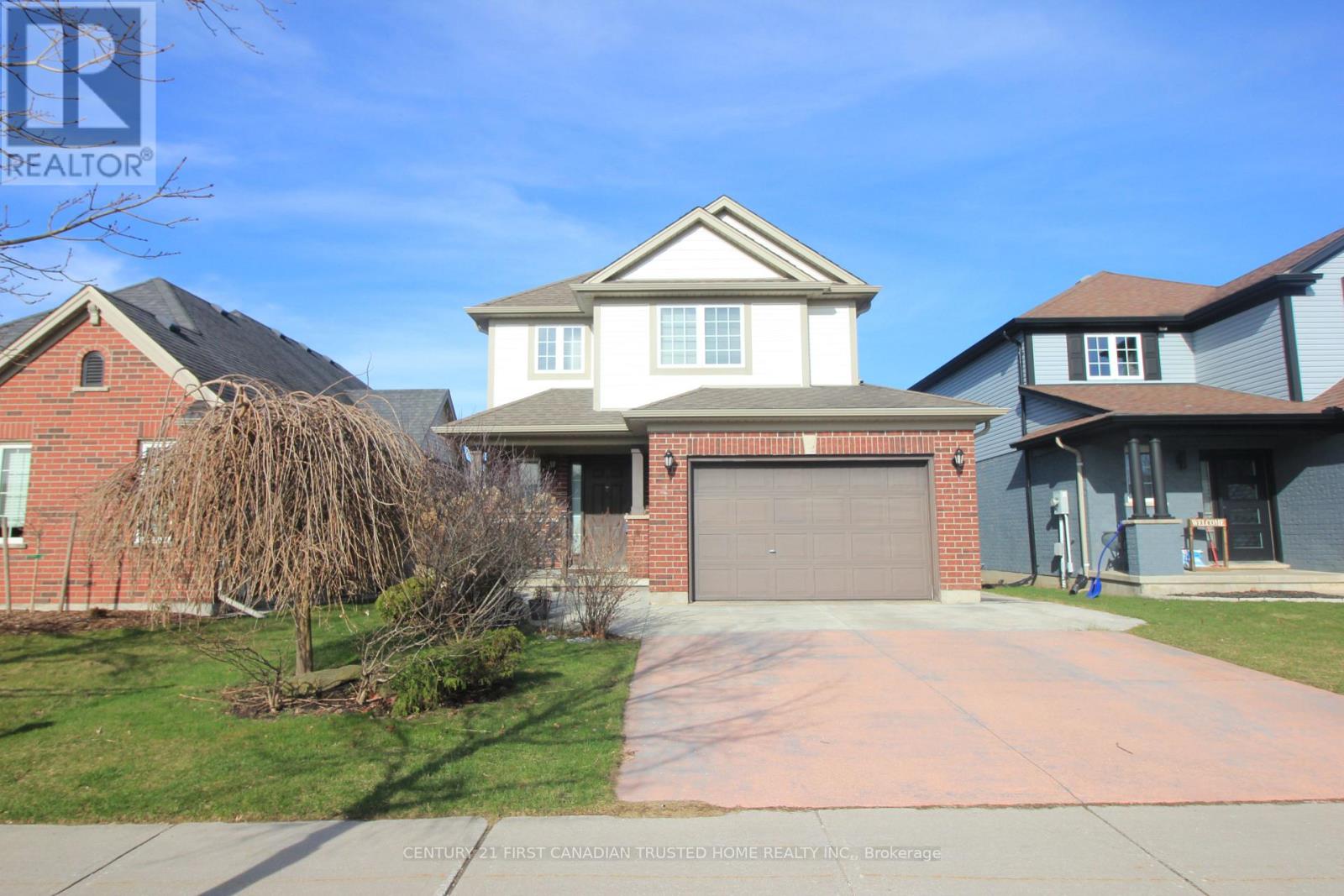 <div class="slider-price">$595,000</div><p>26 Peach Tree Boulevard, St. Thomas, Ontario</p>