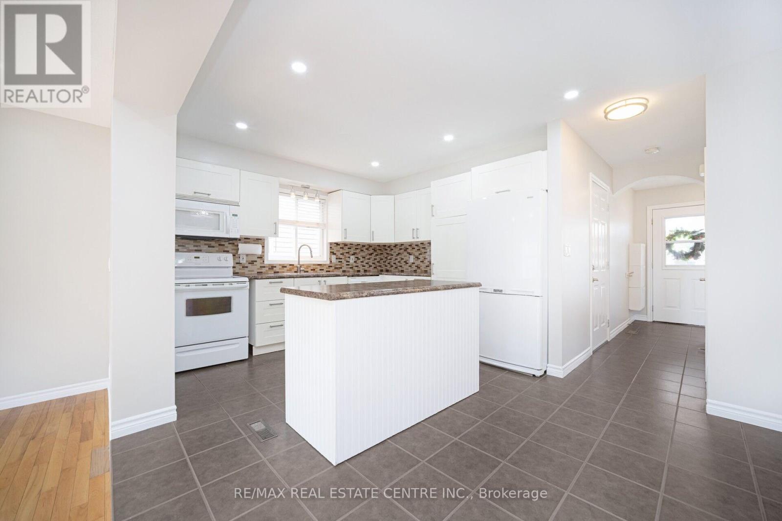 95 Houghton Street, Cambridge, Ontario  N3C 4L2 - Photo 11 - X12148361