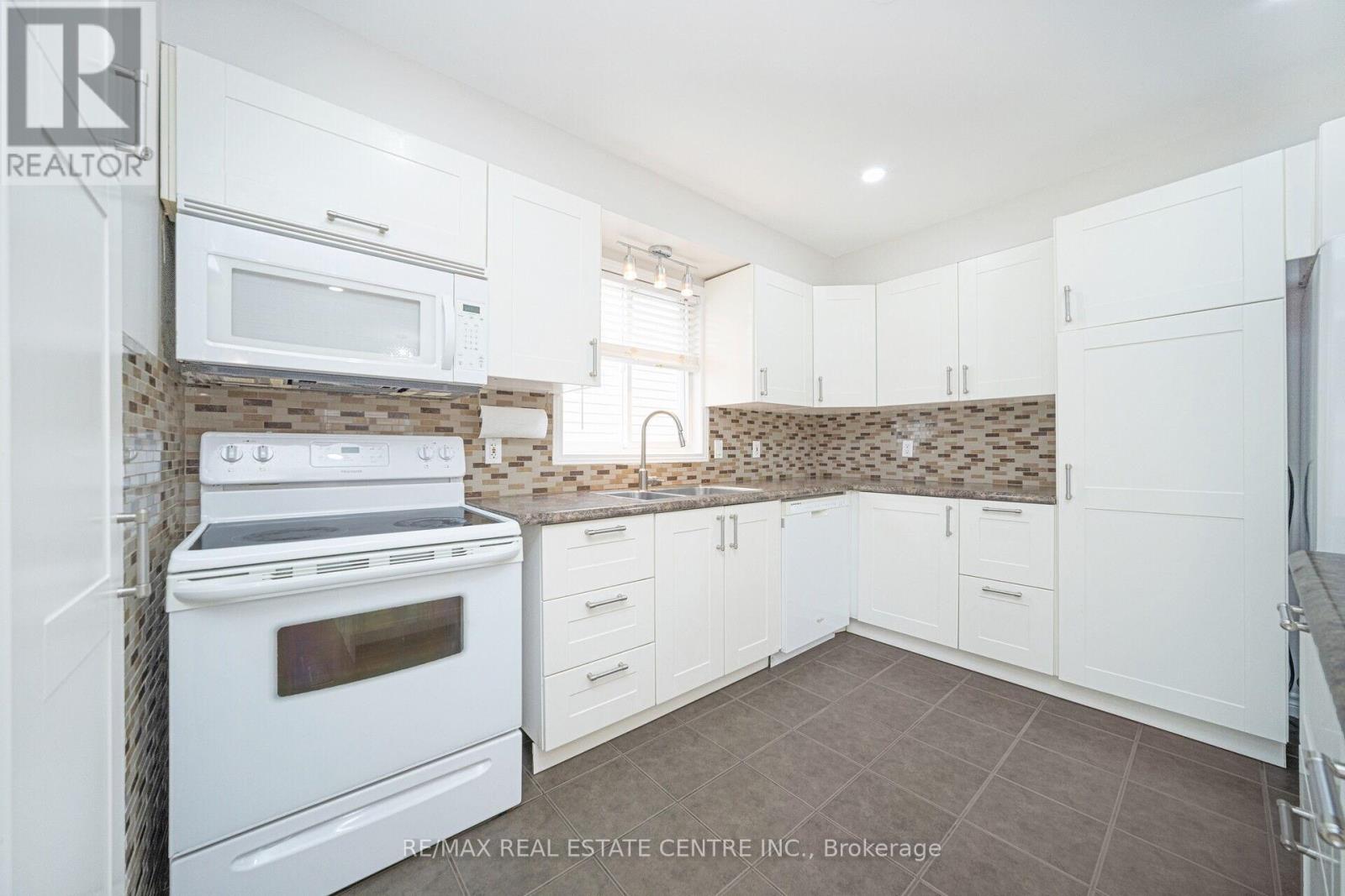 95 Houghton Street, Cambridge, Ontario  N3C 4L2 - Photo 12 - X12148361