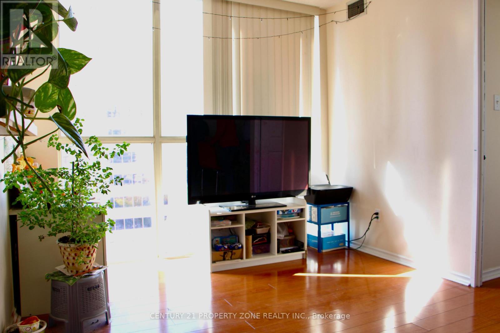 1410 - 285 Enfield Place, Mississauga, Ontario  L5B 3Y6 - Photo 15 - W12141302