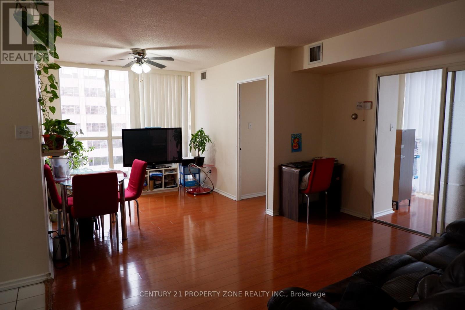 1410 - 285 Enfield Place, Mississauga, Ontario  L5B 3Y6 - Photo 9 - W12141302