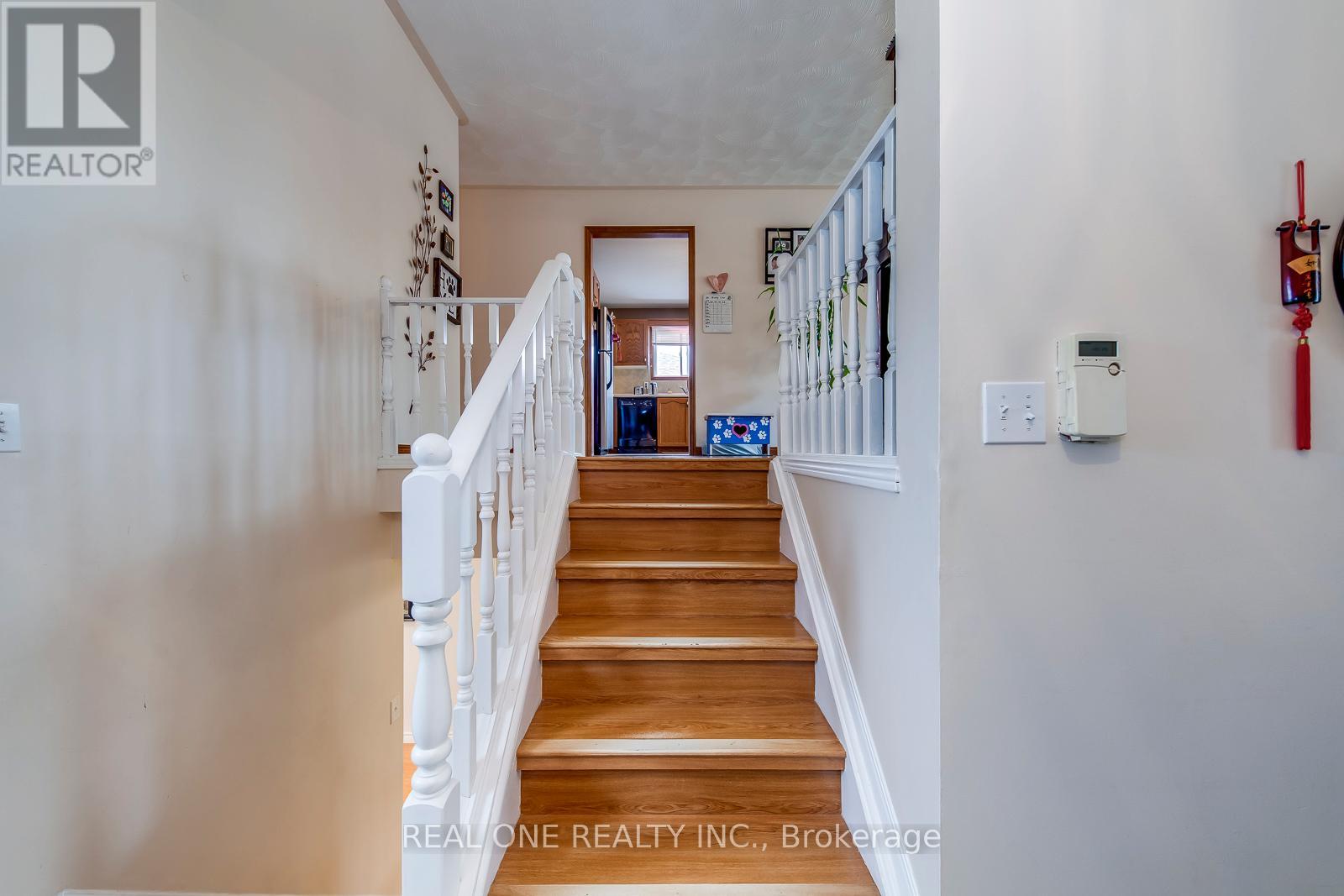 Property at 47 TRILLIUM WAY image 3