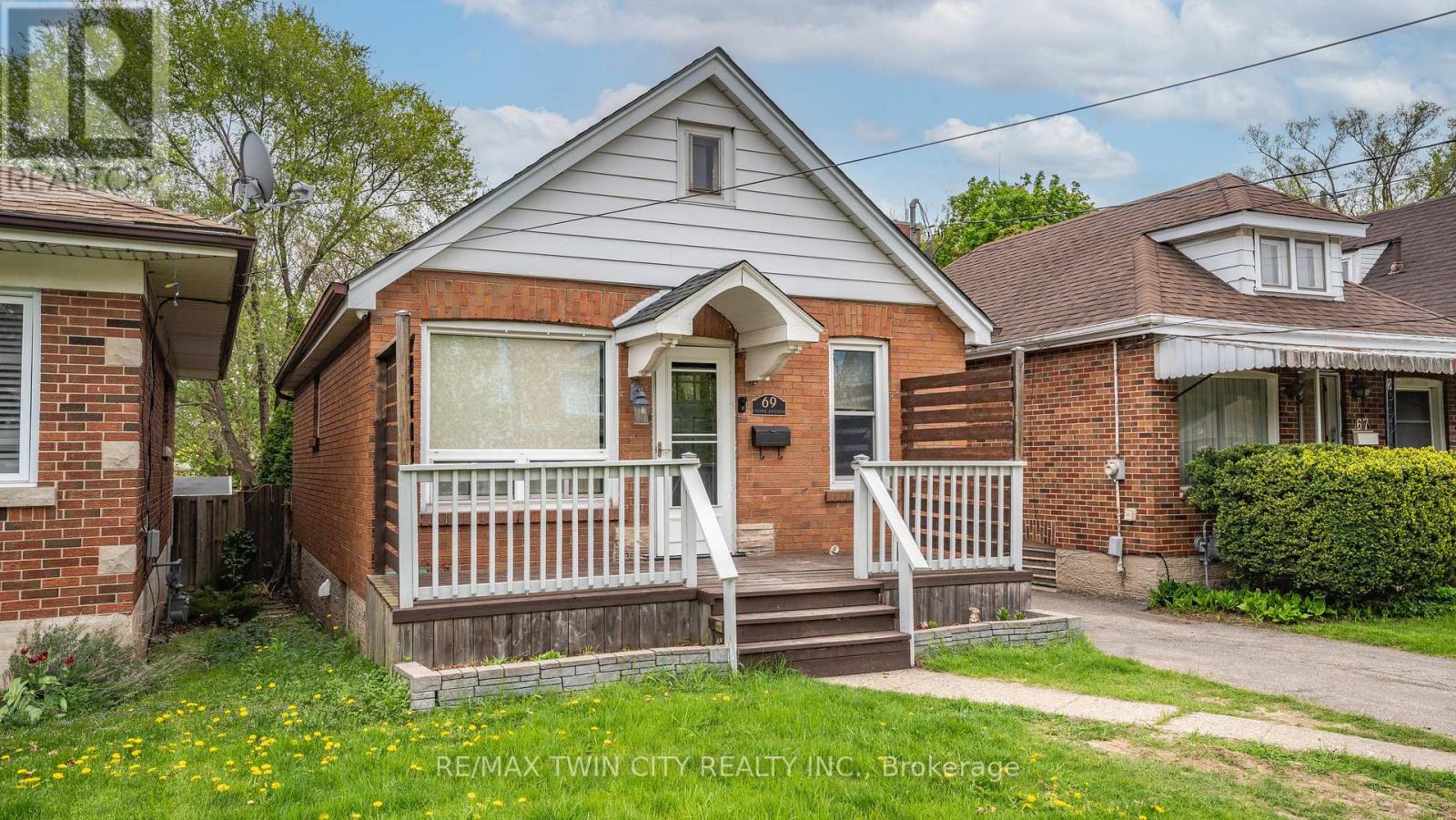 69 Lyons Avenue, Brantford, Ontario  N3R 4R2 - Photo 2 - X12127920