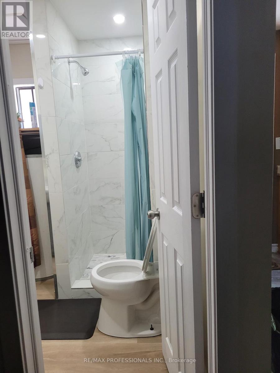 63 Beck Street, Wasaga Beach, Ontario  L9Z 2K9 - Photo 5 - S12109130