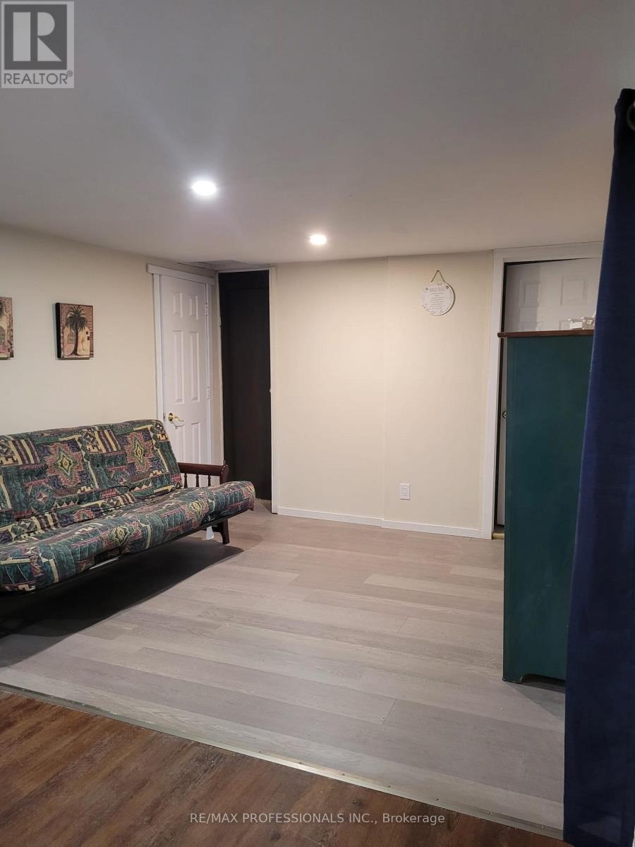 63 Beck Street, Wasaga Beach, Ontario  L9Z 2K9 - Photo 13 - S12109524