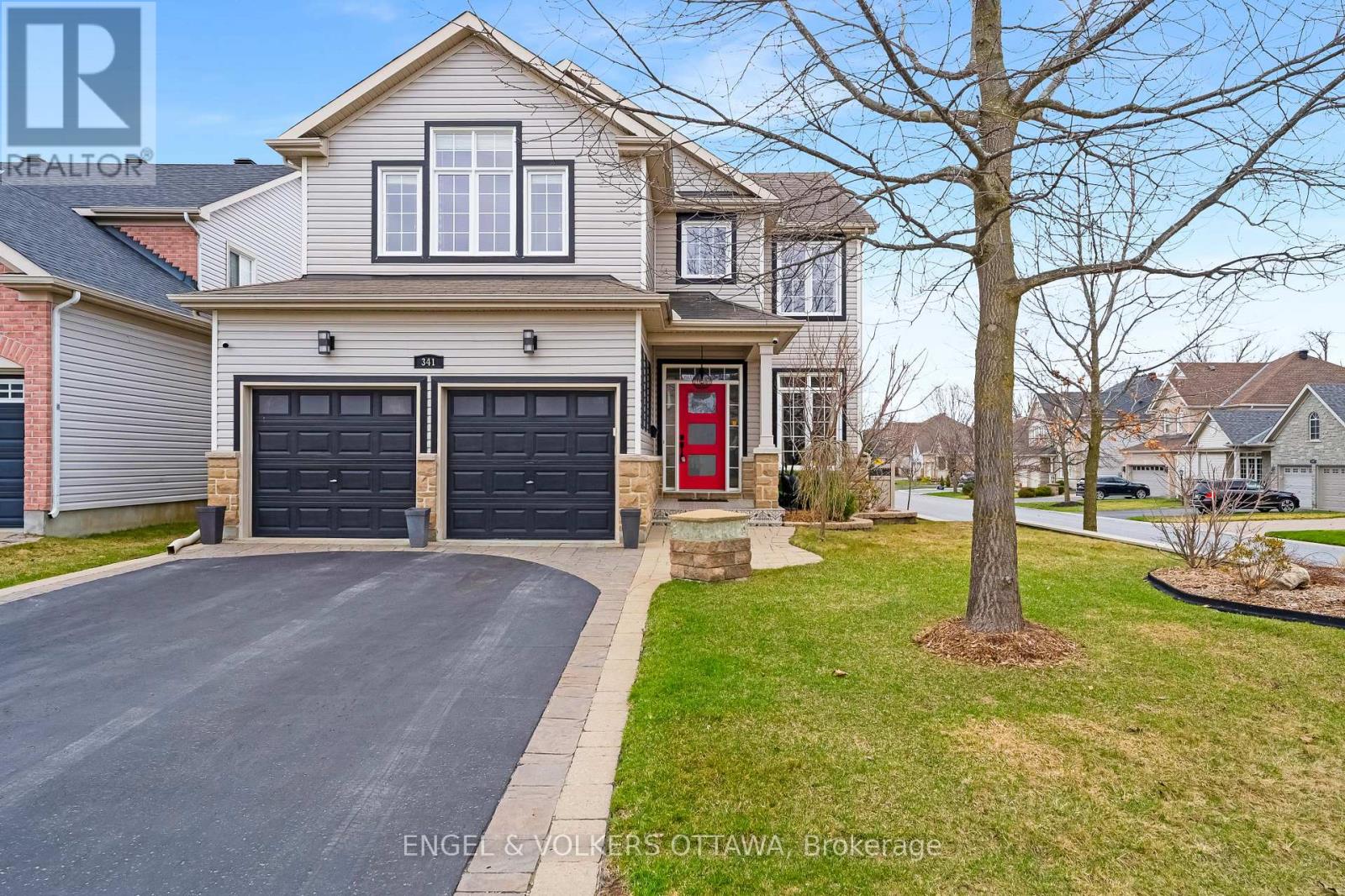 Property at 341 SHADEHILL CRESCENT image 2