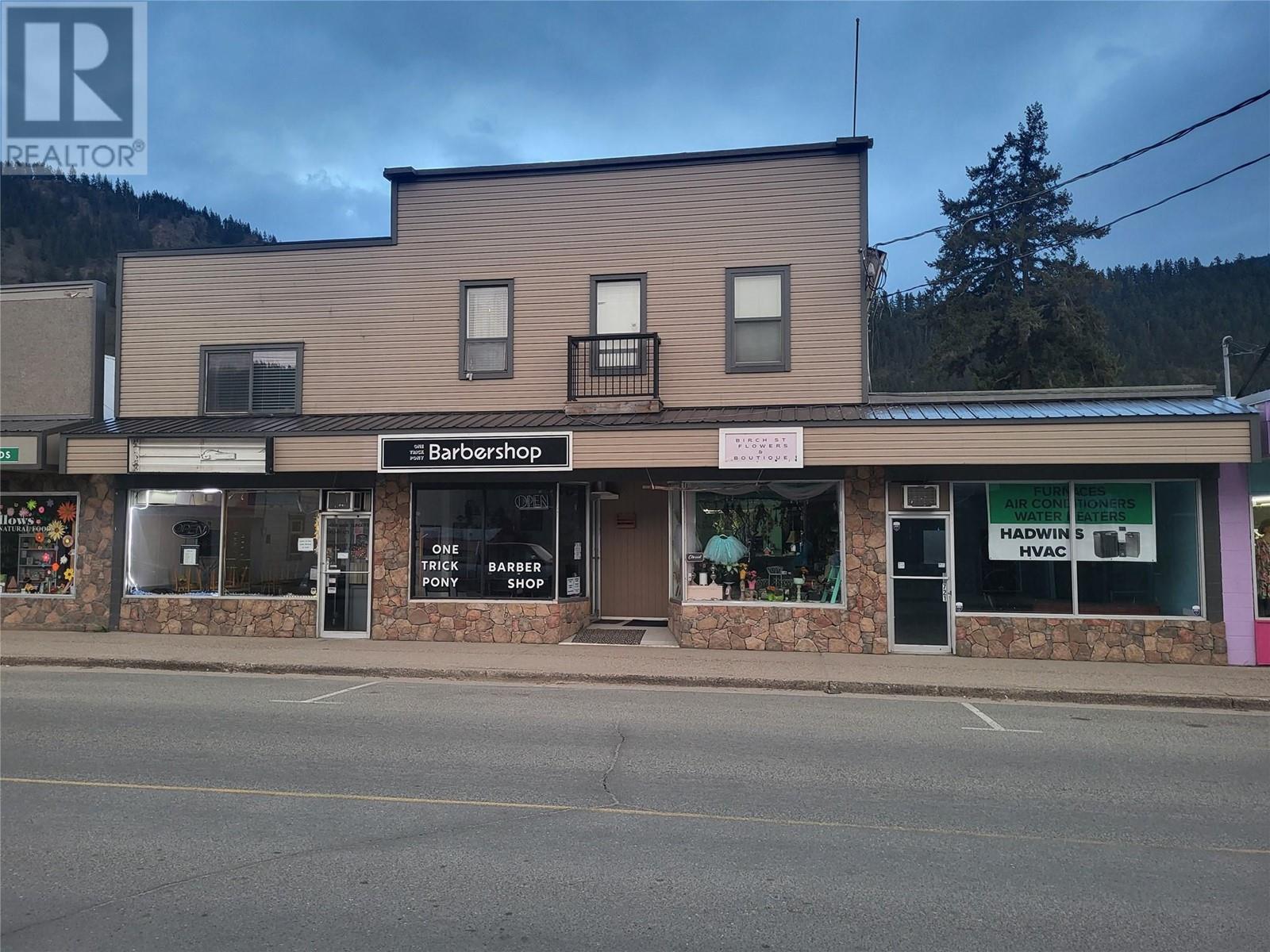 721-725 Shuswap Avenue, Chase, British Columbia