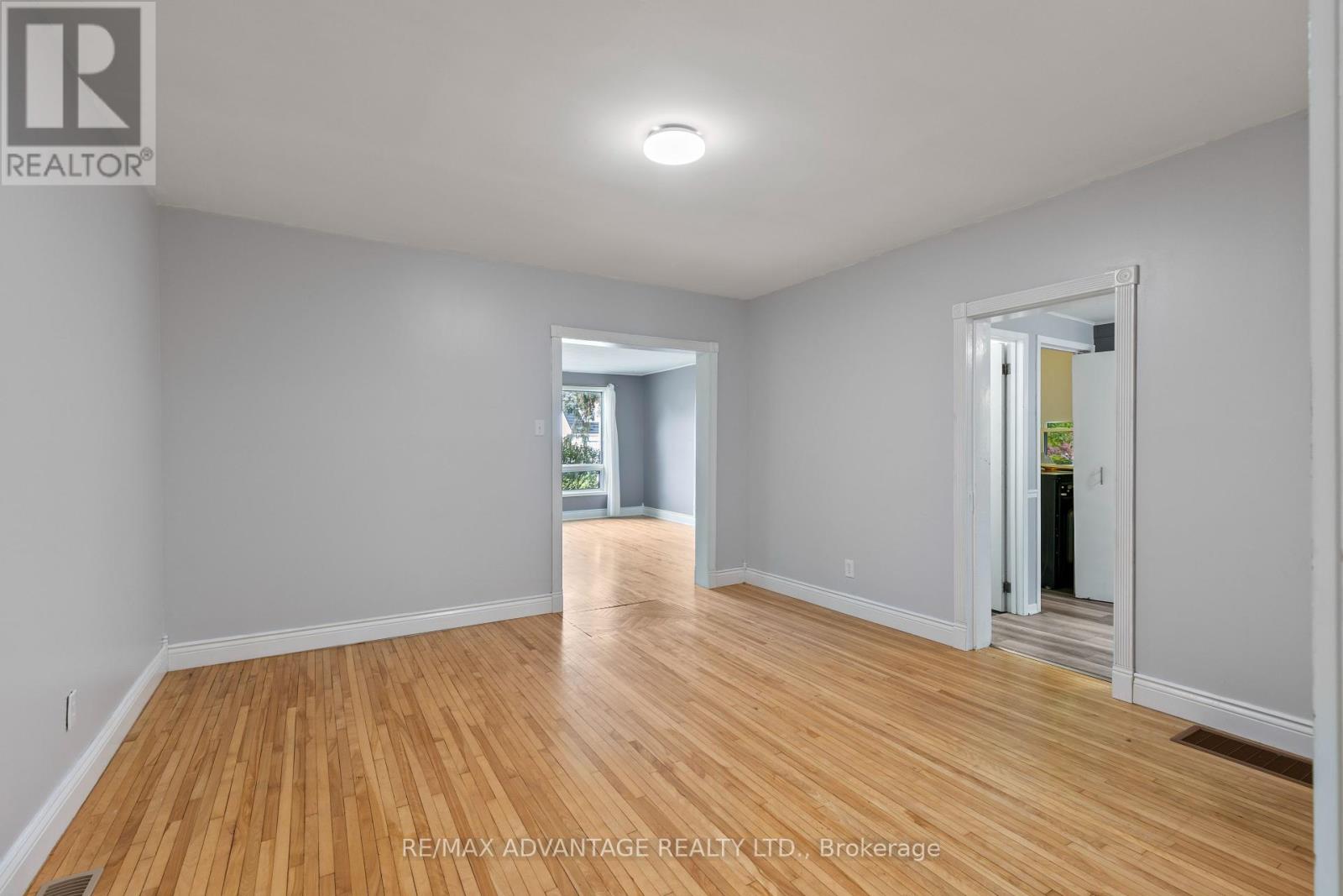 30 Broadway Street, Chatham-Kent (Ridgetown), Ontario  N0P 2C0 - Photo 13 - X12148550