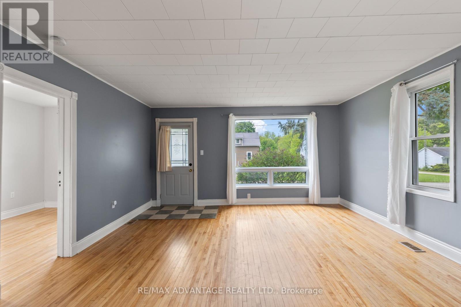 30 Broadway Street, Chatham-Kent (Ridgetown), Ontario  N0P 2C0 - Photo 7 - X12148550