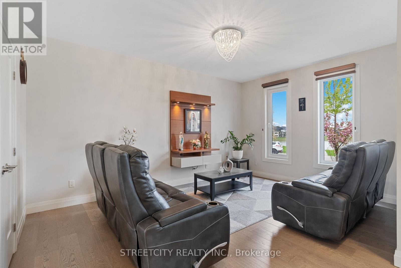 Photo 8 of 46 for 1225 Silverfox Drive