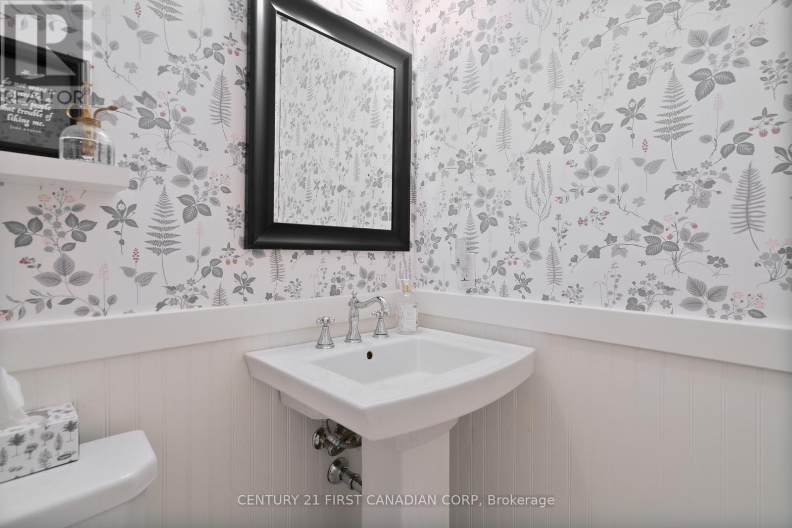 302 Songbird Lane, Middlesex Centre (Ilderton), Ontario  N0M 2A0 - Photo 16 - X12148635