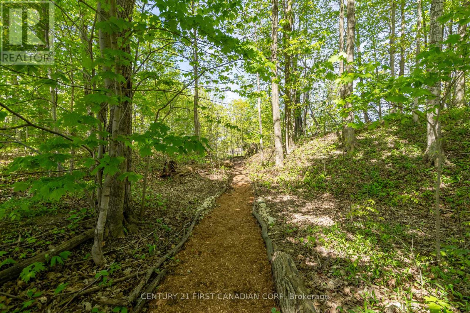 302 Songbird Lane, Middlesex Centre (Ilderton), Ontario  N0M 2A0 - Photo 37 - X12148635