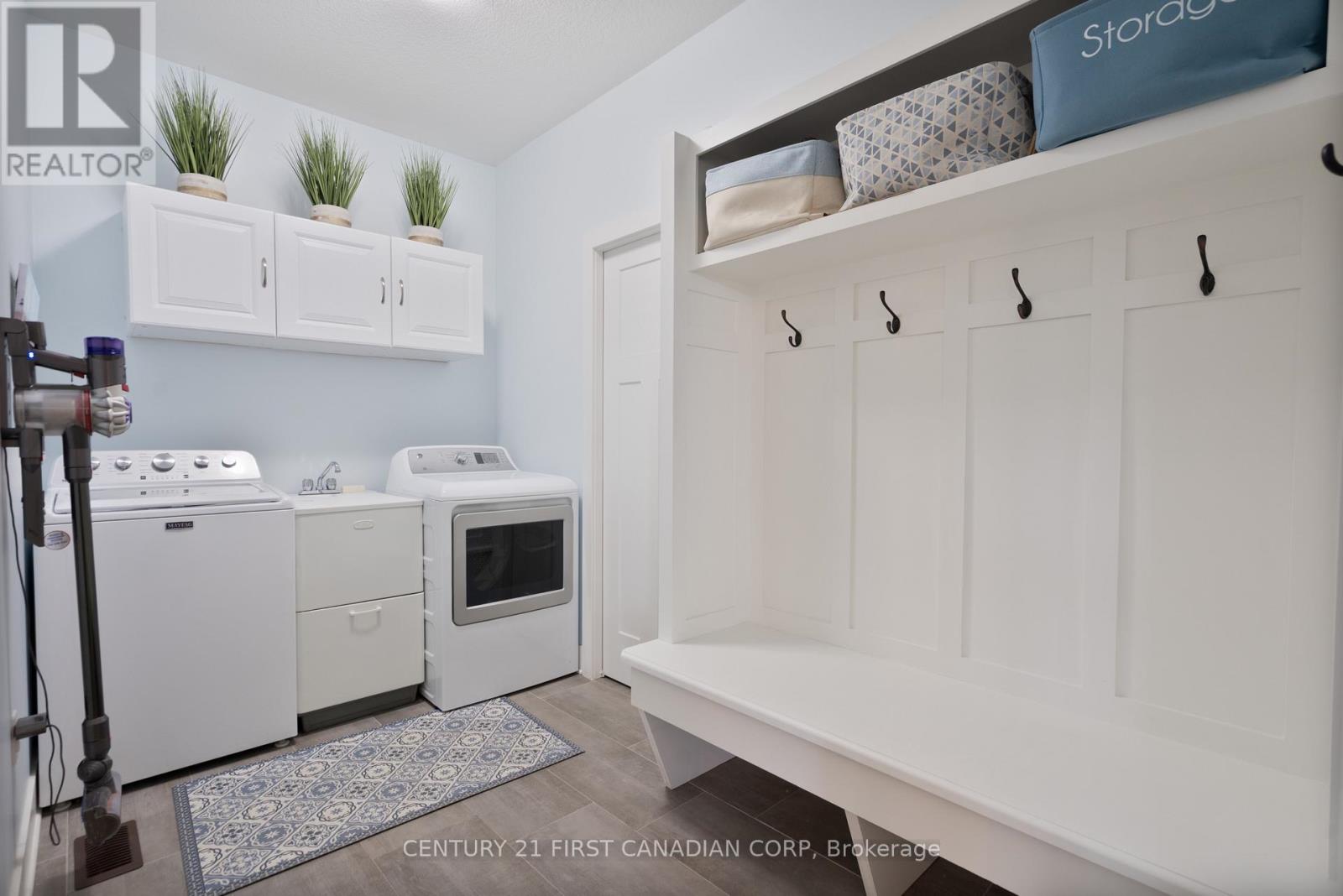 302 Songbird Lane, Middlesex Centre (Ilderton), Ontario  N0M 2A0 - Photo 7 - X12148635