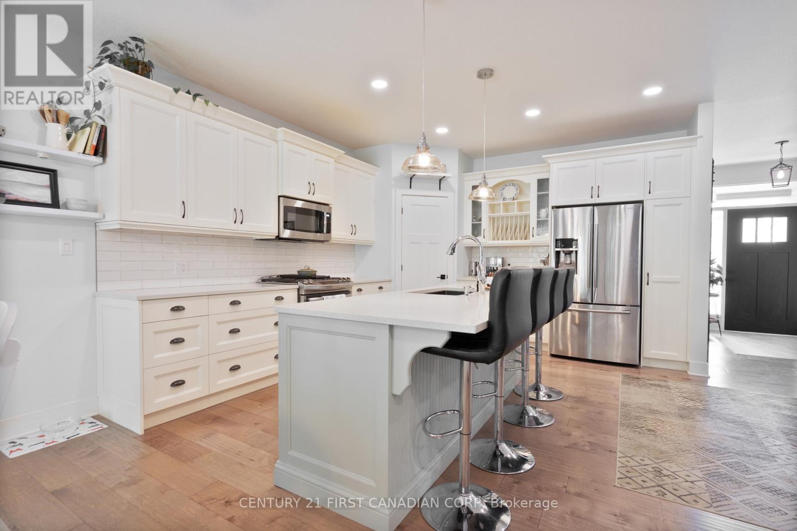 302 Songbird Lane, Middlesex Centre (Ilderton), Ontario  N0M 2A0 - Photo 9 - X12148635