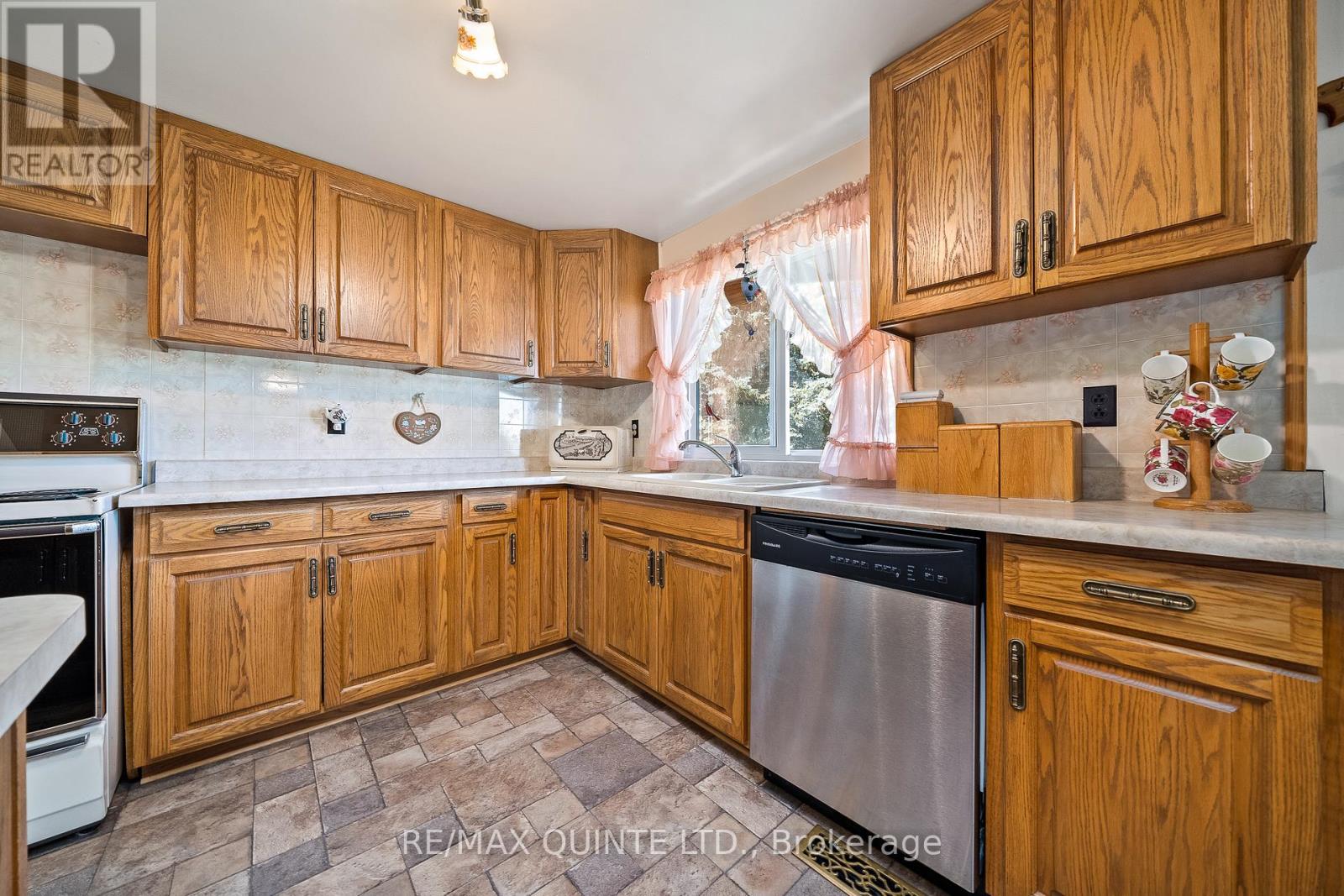 257 Elmbrook Road, Prince Edward County, Ontario  K0K 2T0 - Photo 5 - X12034032