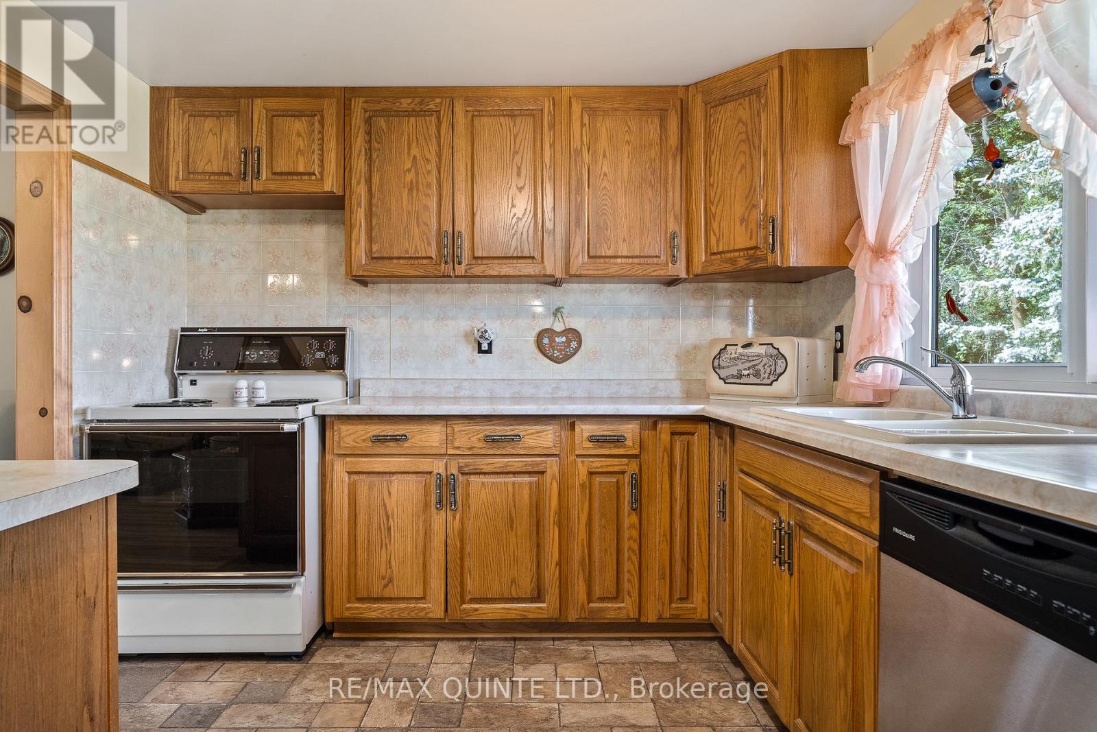 257 Elmbrook Road, Prince Edward County, Ontario  K0K 2T0 - Photo 6 - X12034032