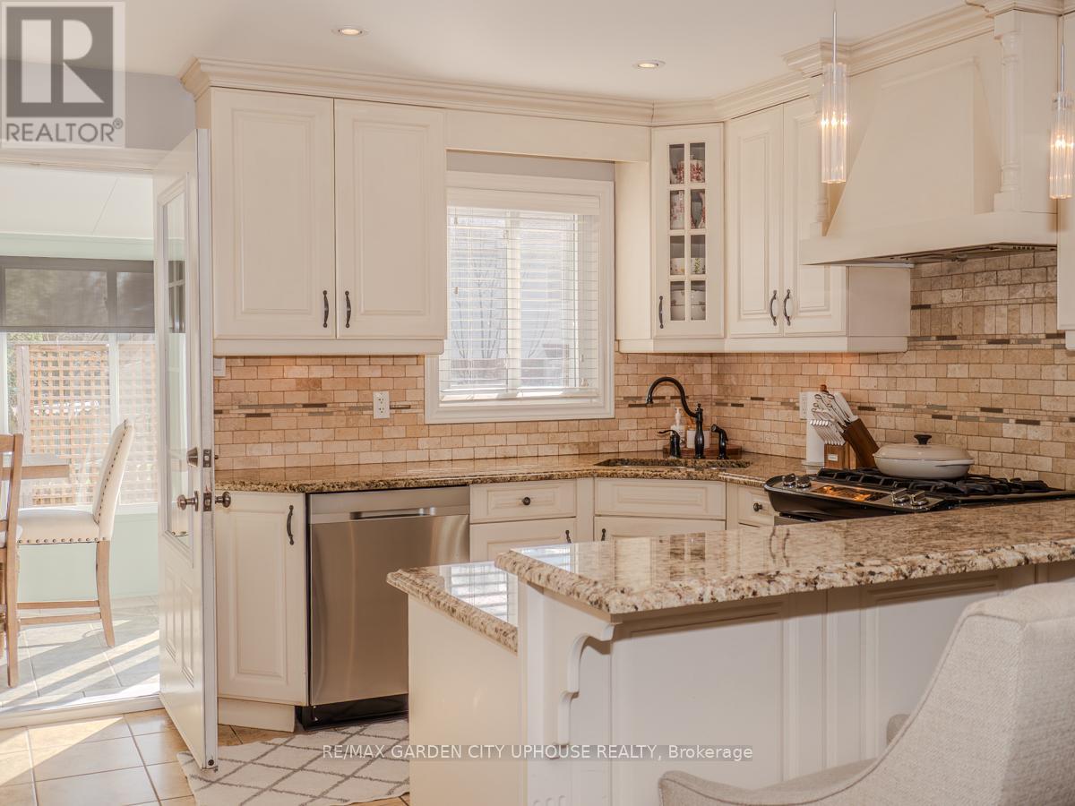 20 Woodside Square, Pelham, Ontario  L0S 1E4 - Photo 8 - X12148473