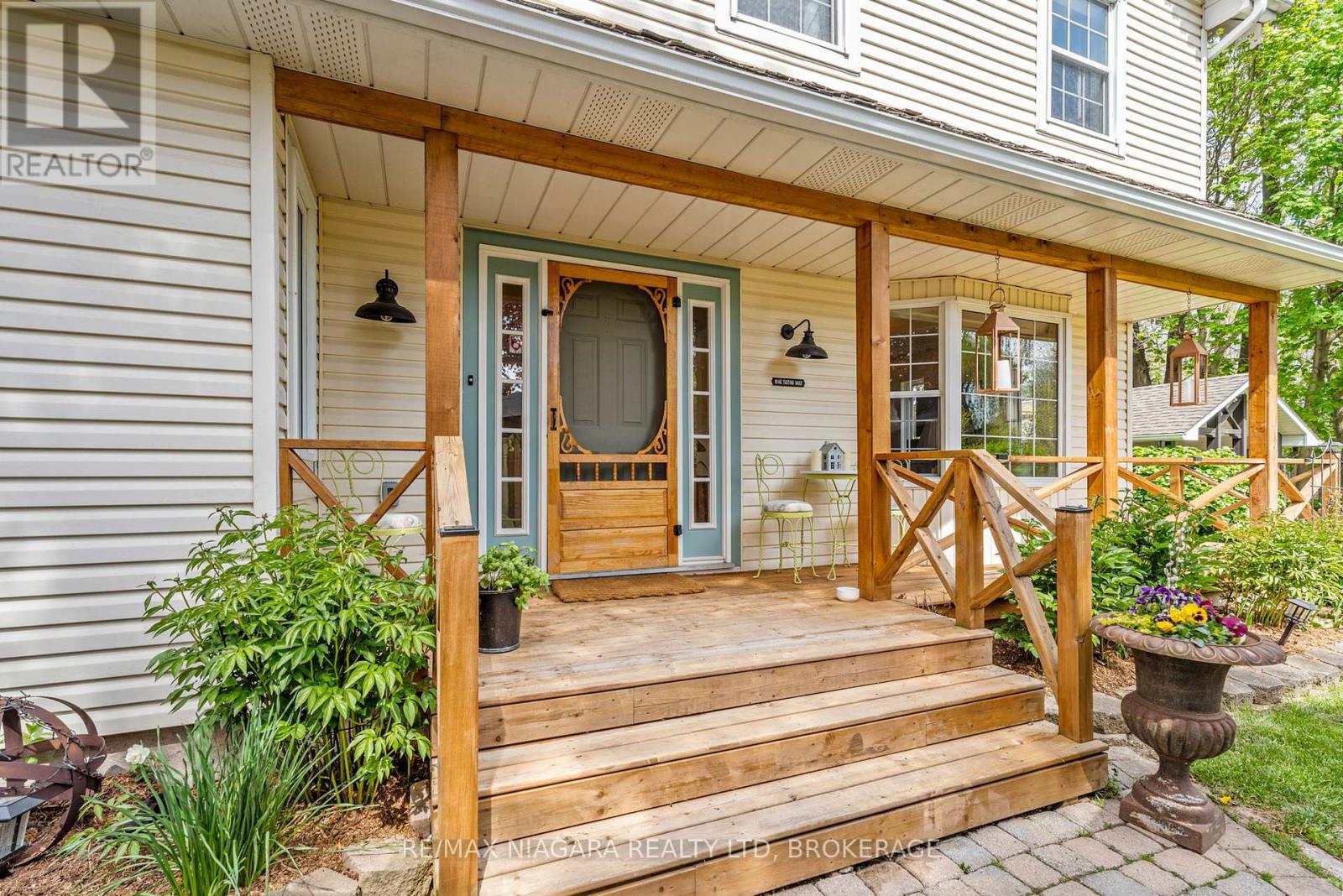 514 King Street, Niagara-On-The-Lake, Ontario  L0S 1J0 - Photo 2 - X12148548