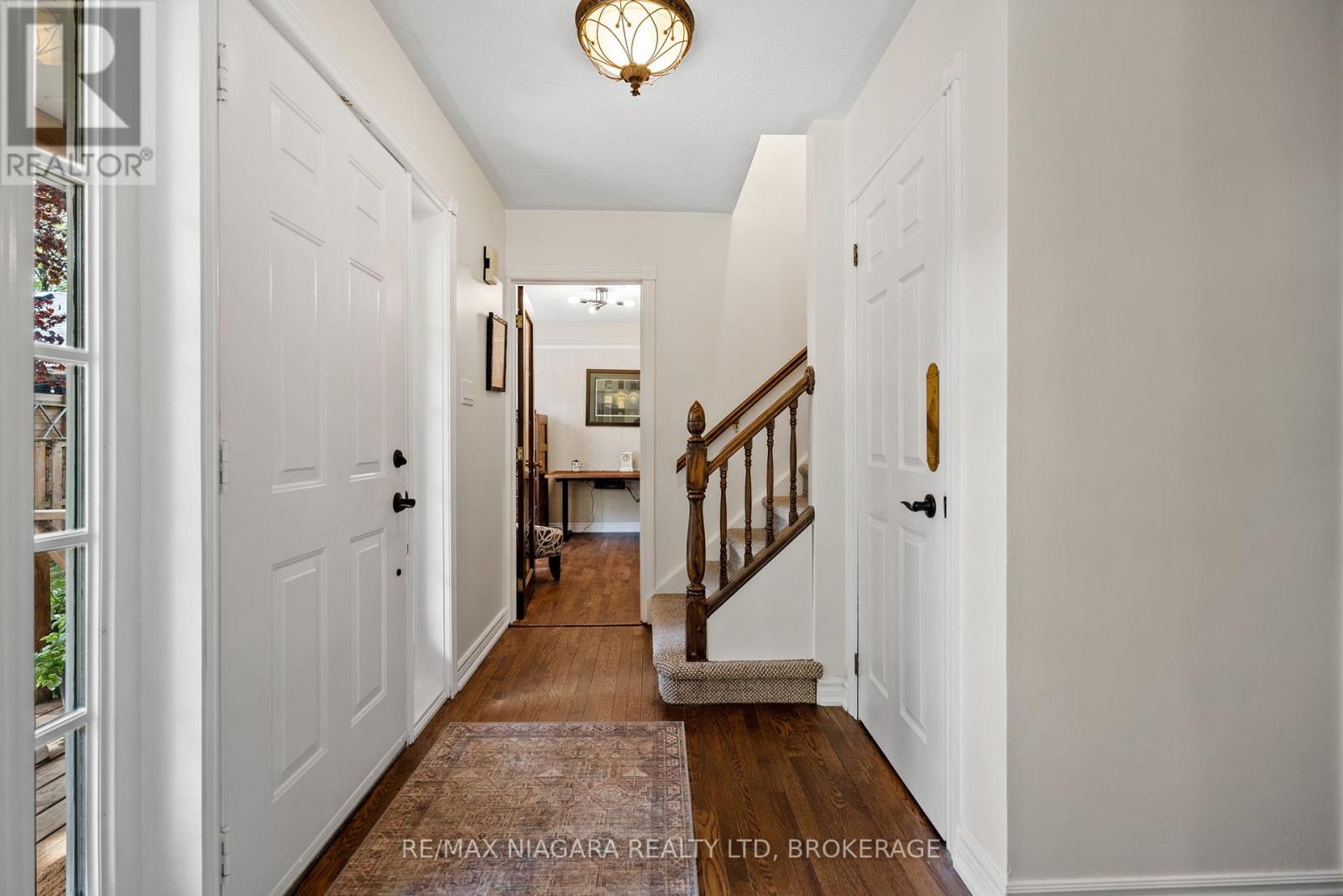 514 King Street, Niagara-On-The-Lake, Ontario  L0S 1J0 - Photo 3 - X12148548