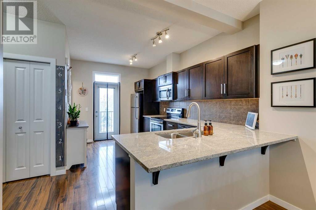 Property at 6 New Brighton Point SE image 3