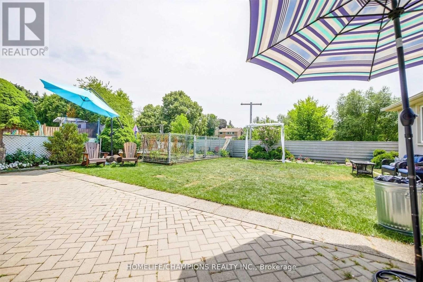 65 Whitburn Crescent, Toronto, Ontario  M3M 2S5 - Photo 17 - W12148187