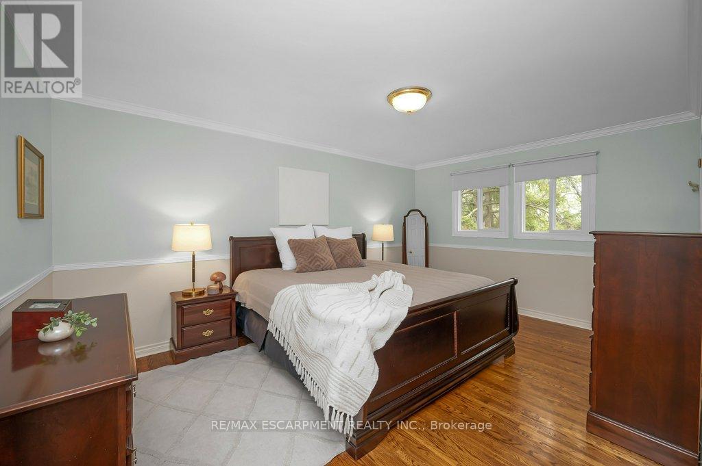 1282 Lakeview Drive Sw, Oakville, Ontario  L6H 2M8 - Photo 18 - W12137117