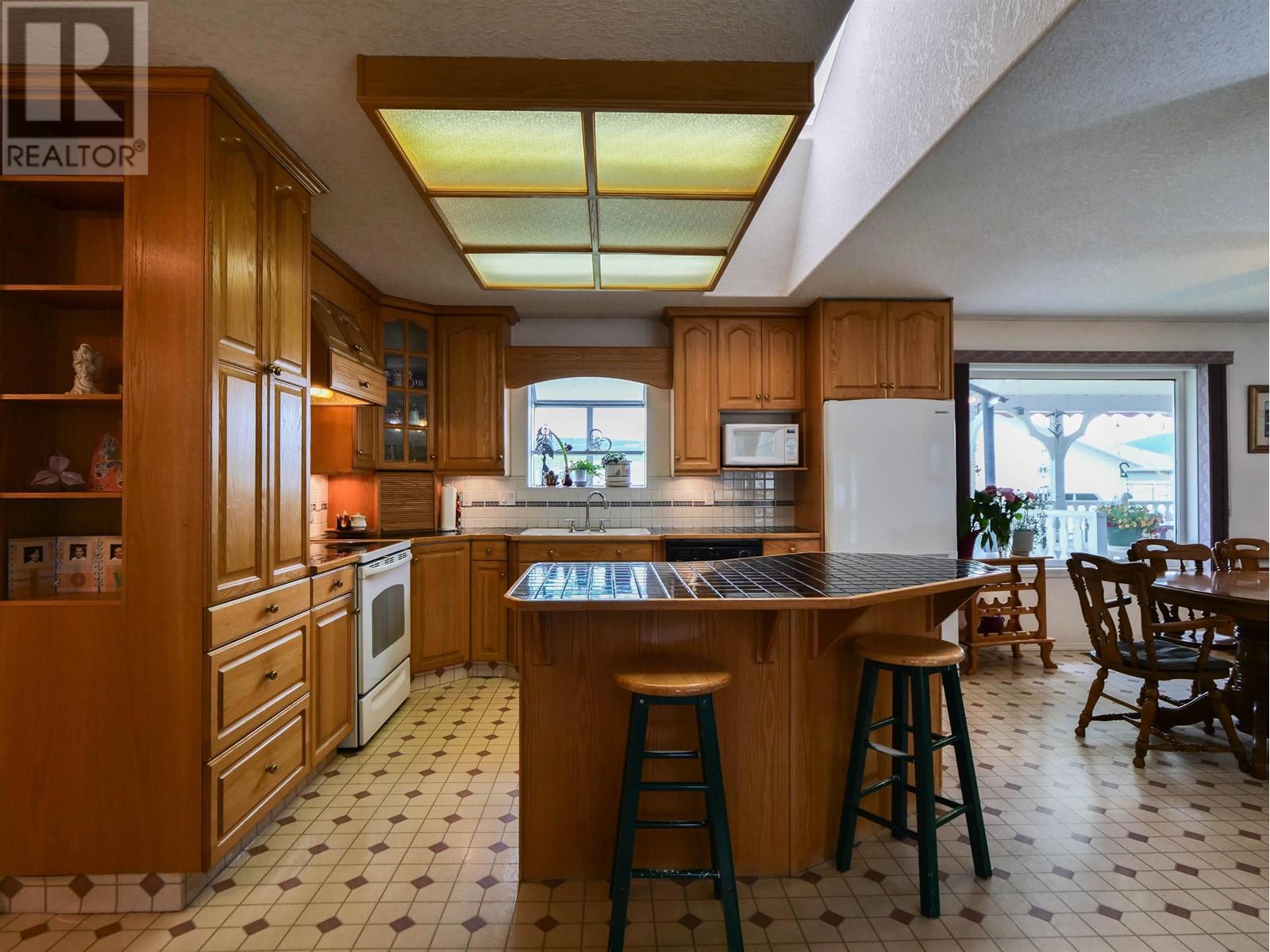 Property at 1002 MAPLE HEIGHTS ROAD image 3