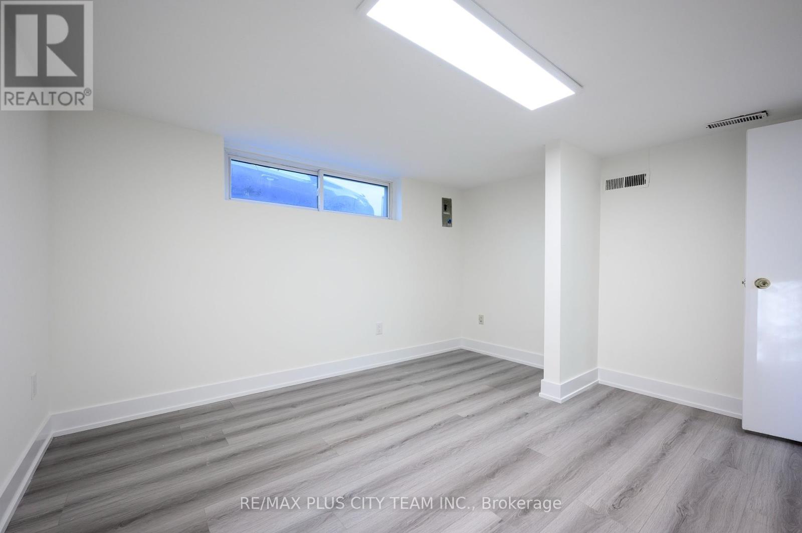 Lower - 5 Ripon Road, Toronto, Ontario  M4B 1H8 - Photo 11 - E12148452