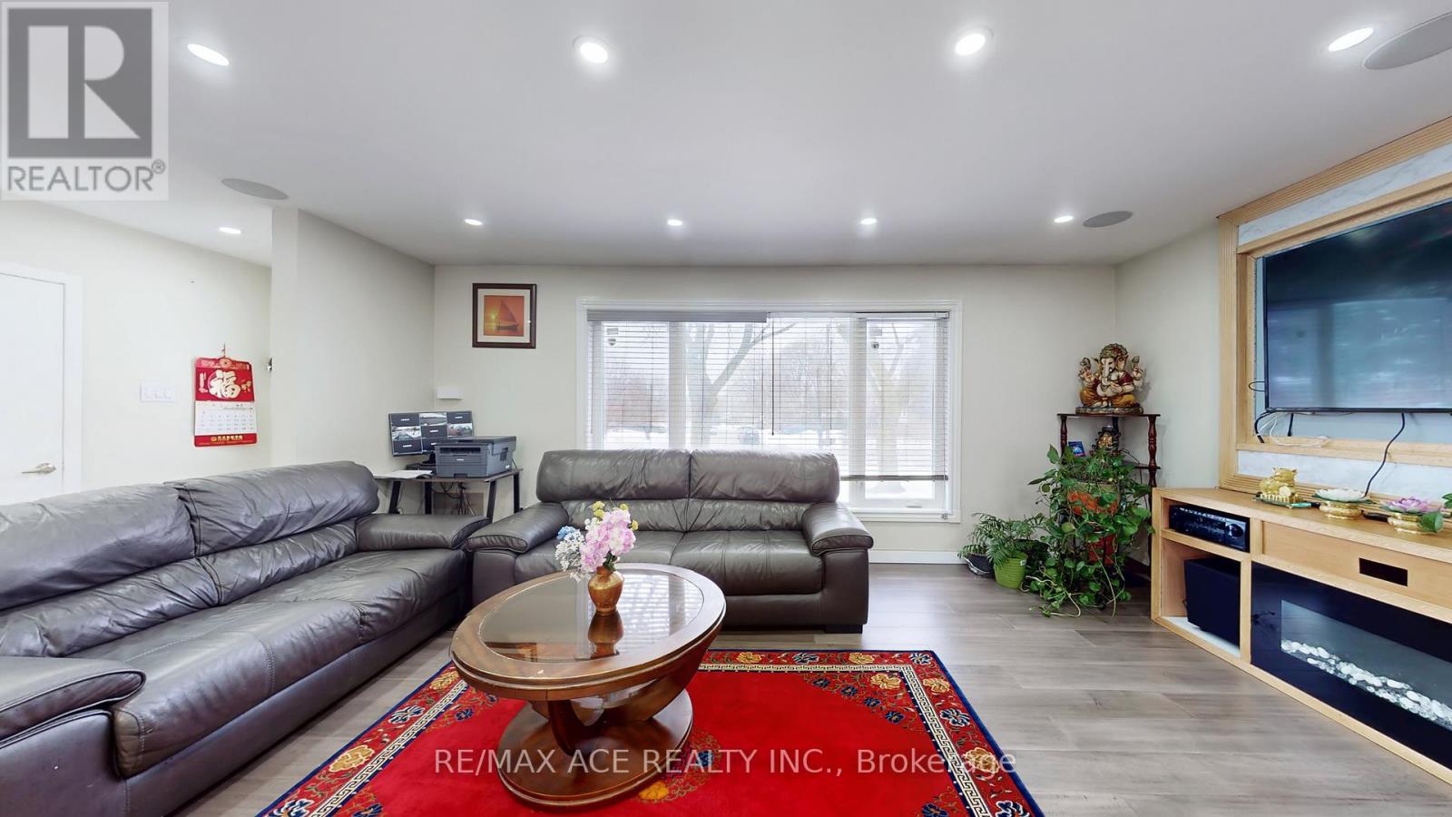 1771 Pharmacy Avenue, Toronto, Ontario  M1T 1H4 - Photo 3 - E12148454