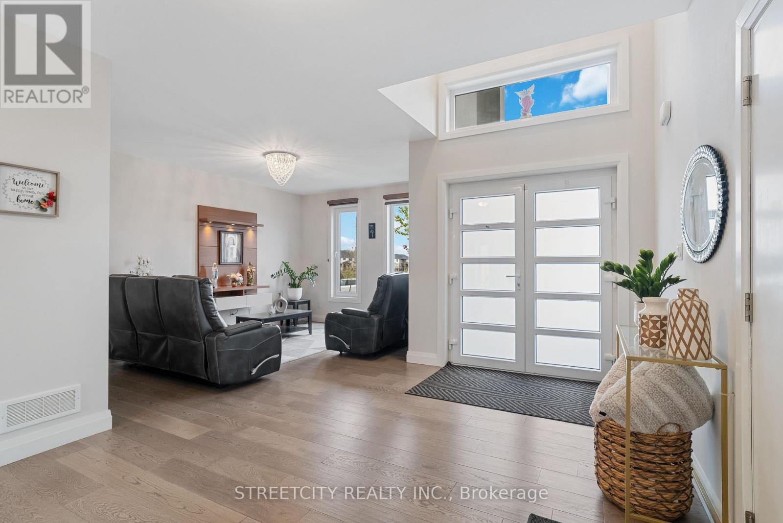 1225 Silverfox Drive, London North, Ontario  N6G 0V8 - Photo 5 - X12148582