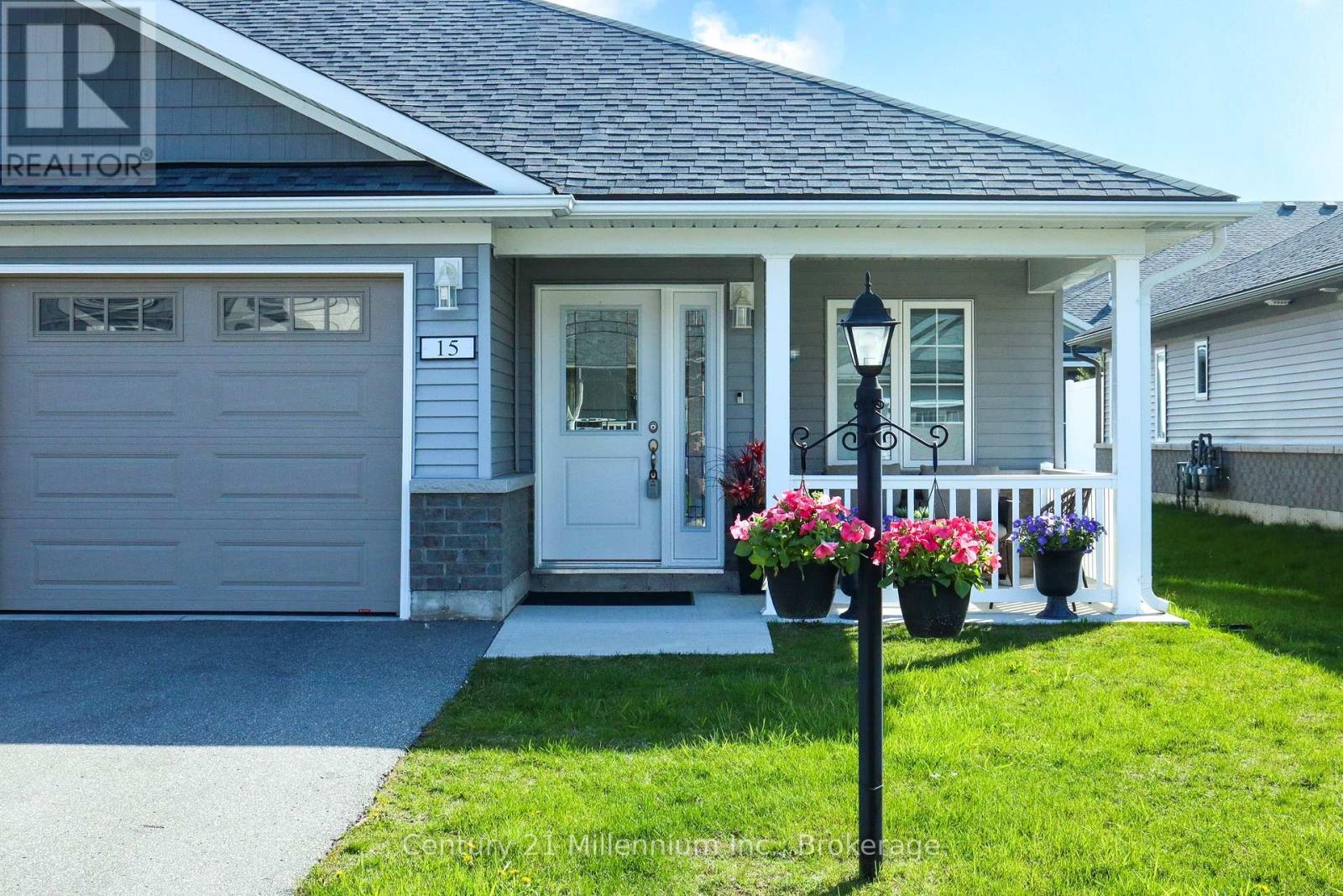 15 Ivy Crescent, Wasaga Beach, Ontario  L9Z 0H8 - Photo 1 - S12148534