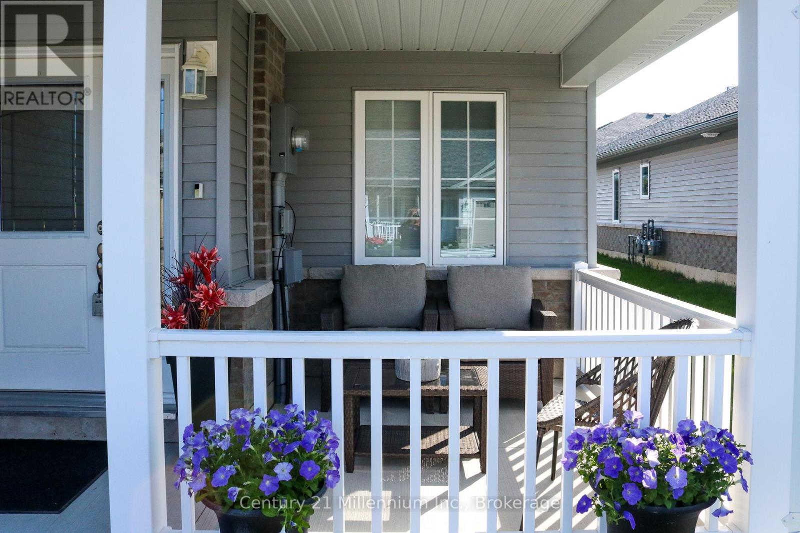Property at 15 IVY CRESCENT image 3