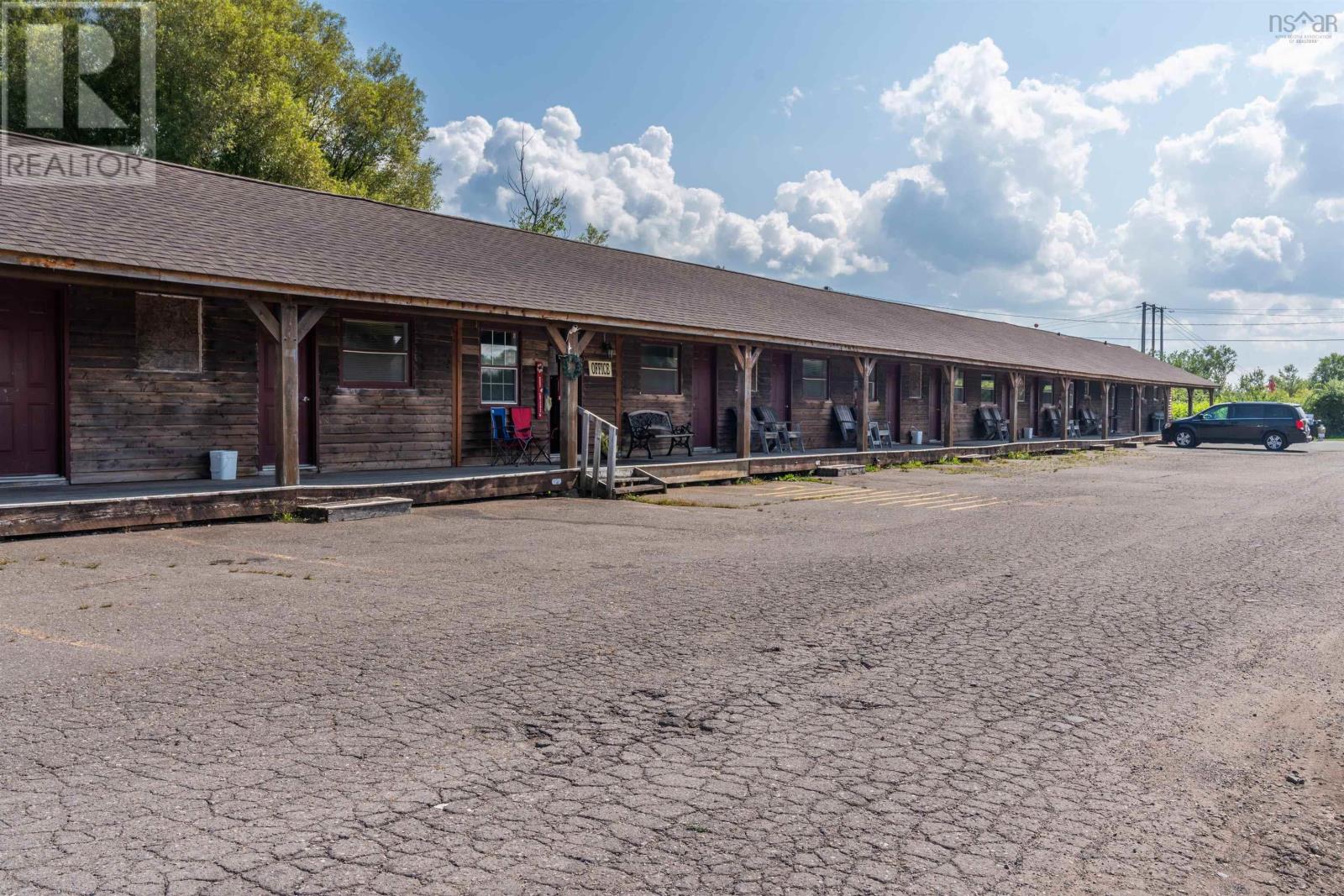 2116 Highway 1, Falmouth, Nova Scotia  B0P 1L0 - Photo 1 - 202510987