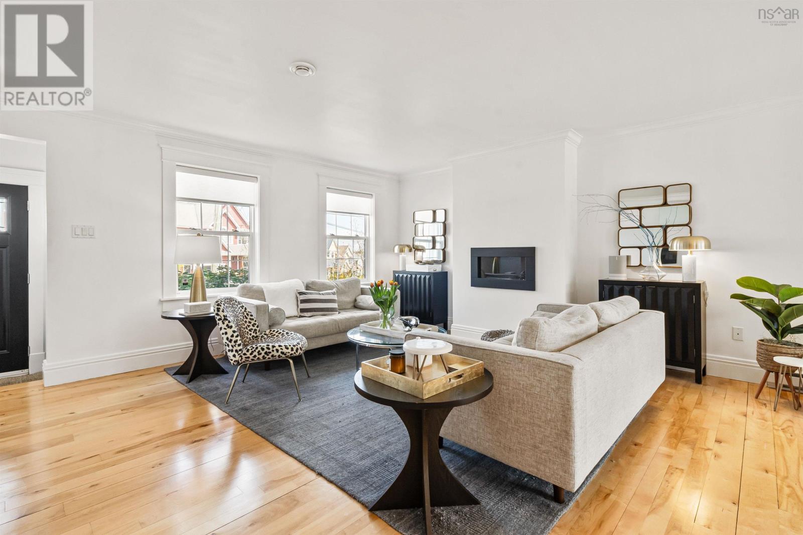 Property at 15 Rockpoint Court image 4