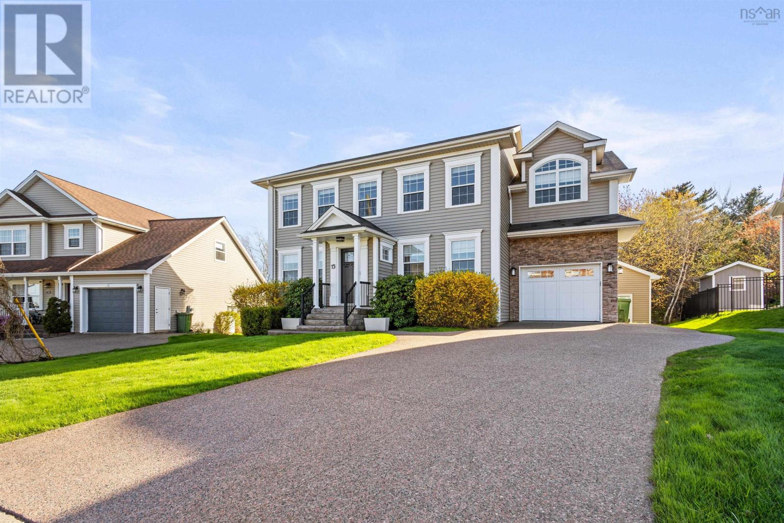 Property at 15 Rockpoint Court image 1