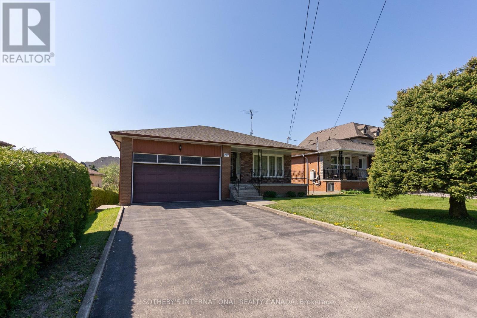 227 Elgin Mills Road W, Richmond Hill, Ontario  L4C 4M1 - Photo 2 - N12148445