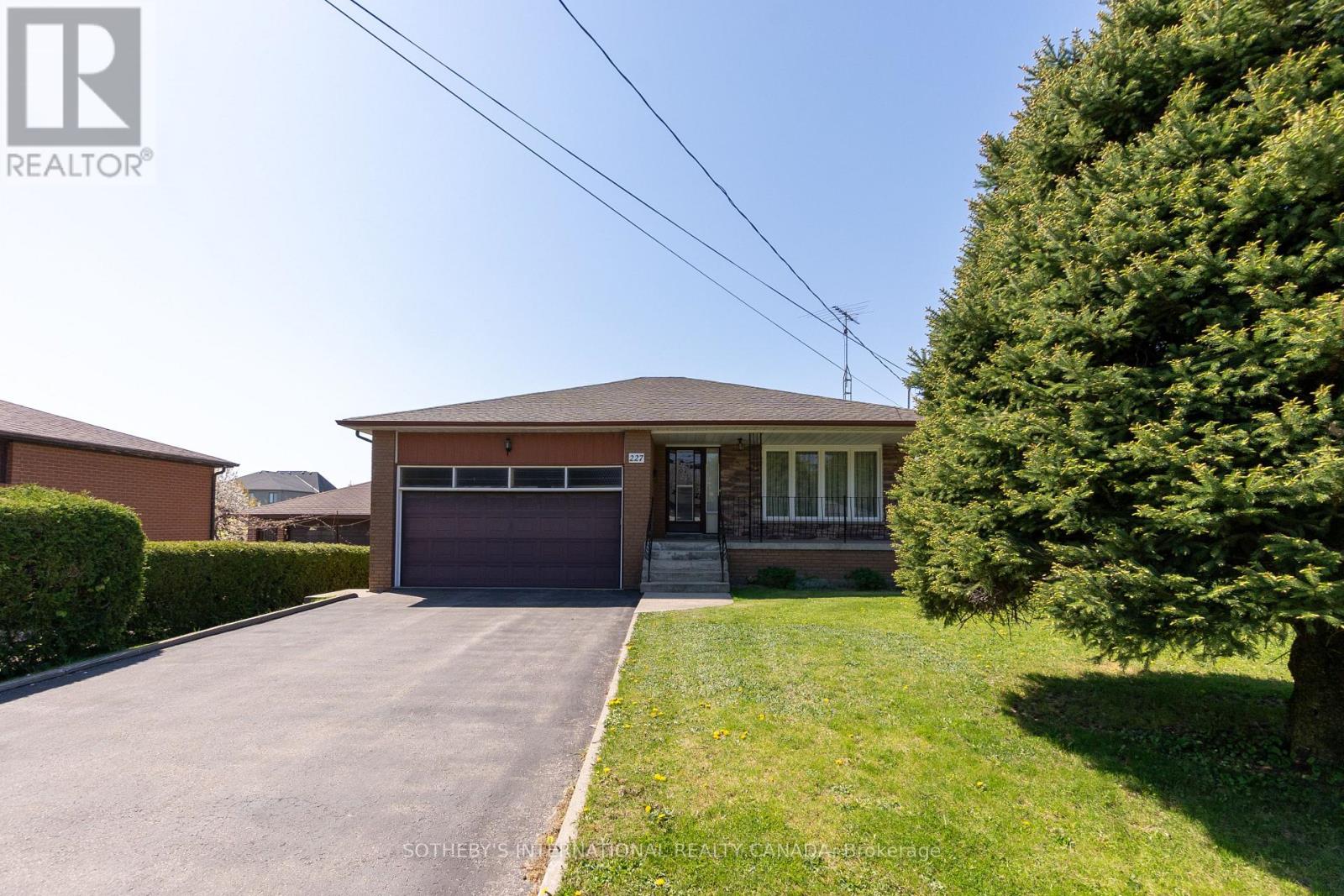 227 Elgin Mills Road W, Richmond Hill, Ontario  L4C 4M1 - Photo 3 - N12148445