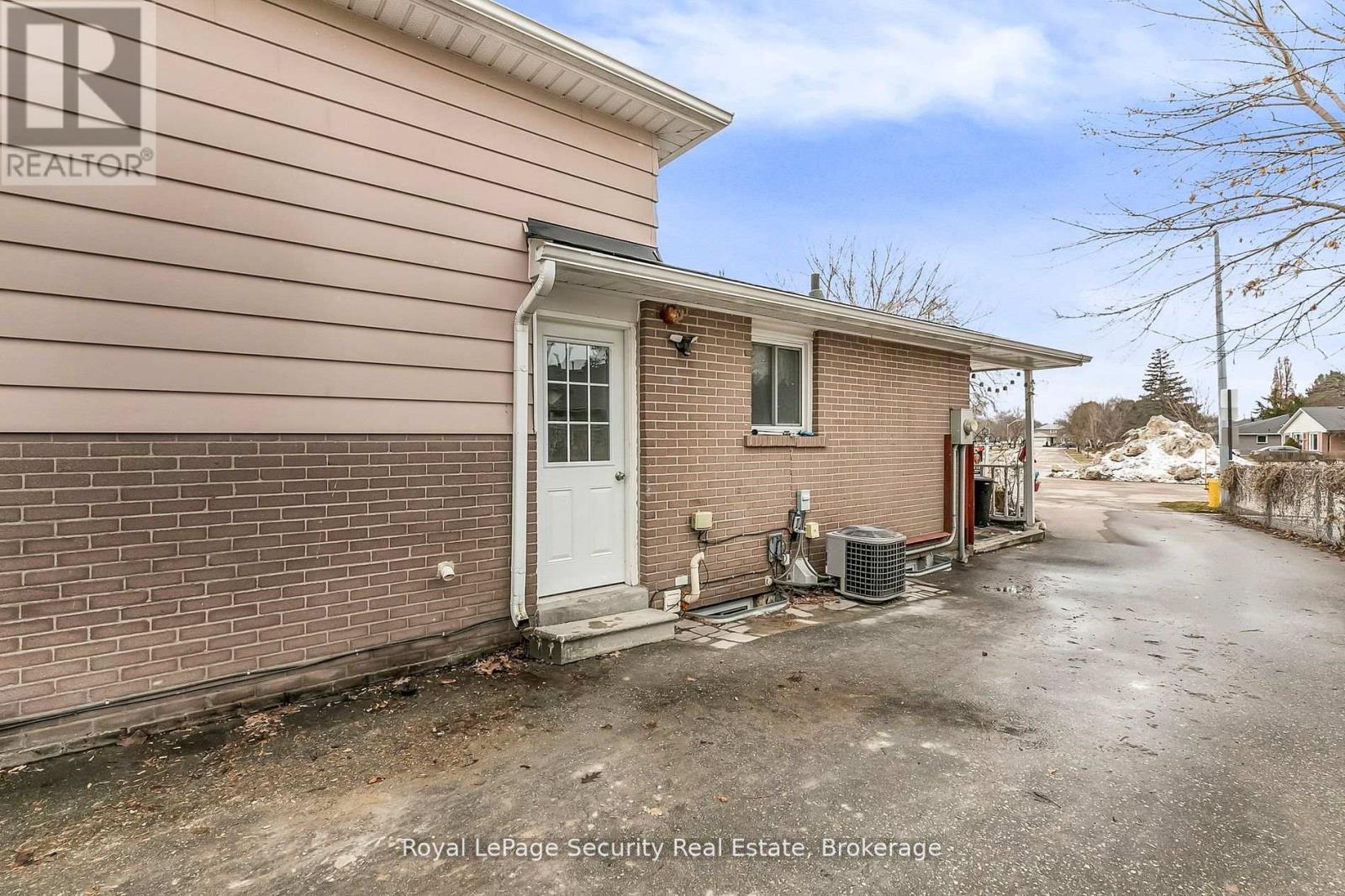 Property at 22 BURBANK PLACE image 2
