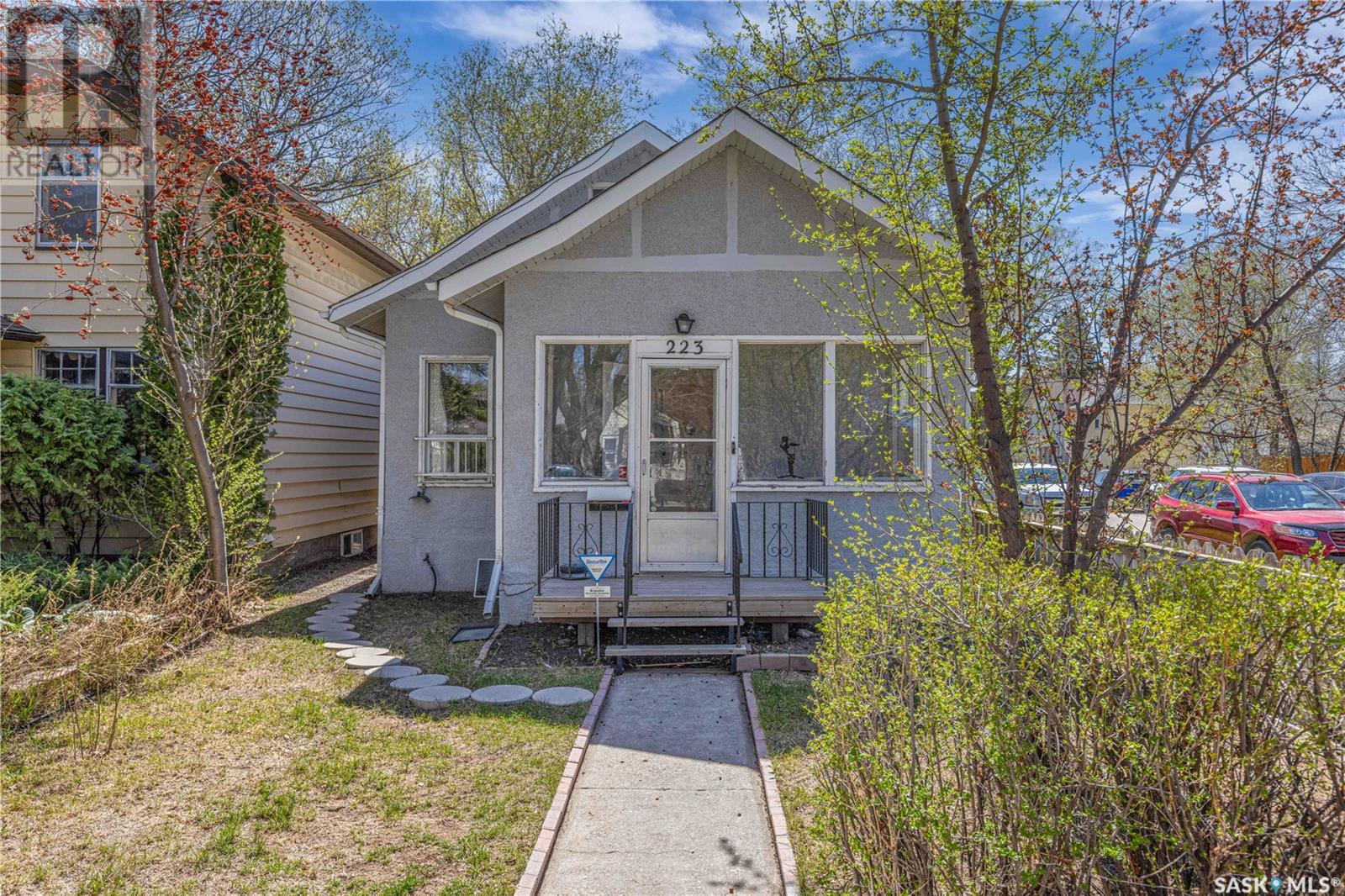 Property at 223 31st STREET W image 1