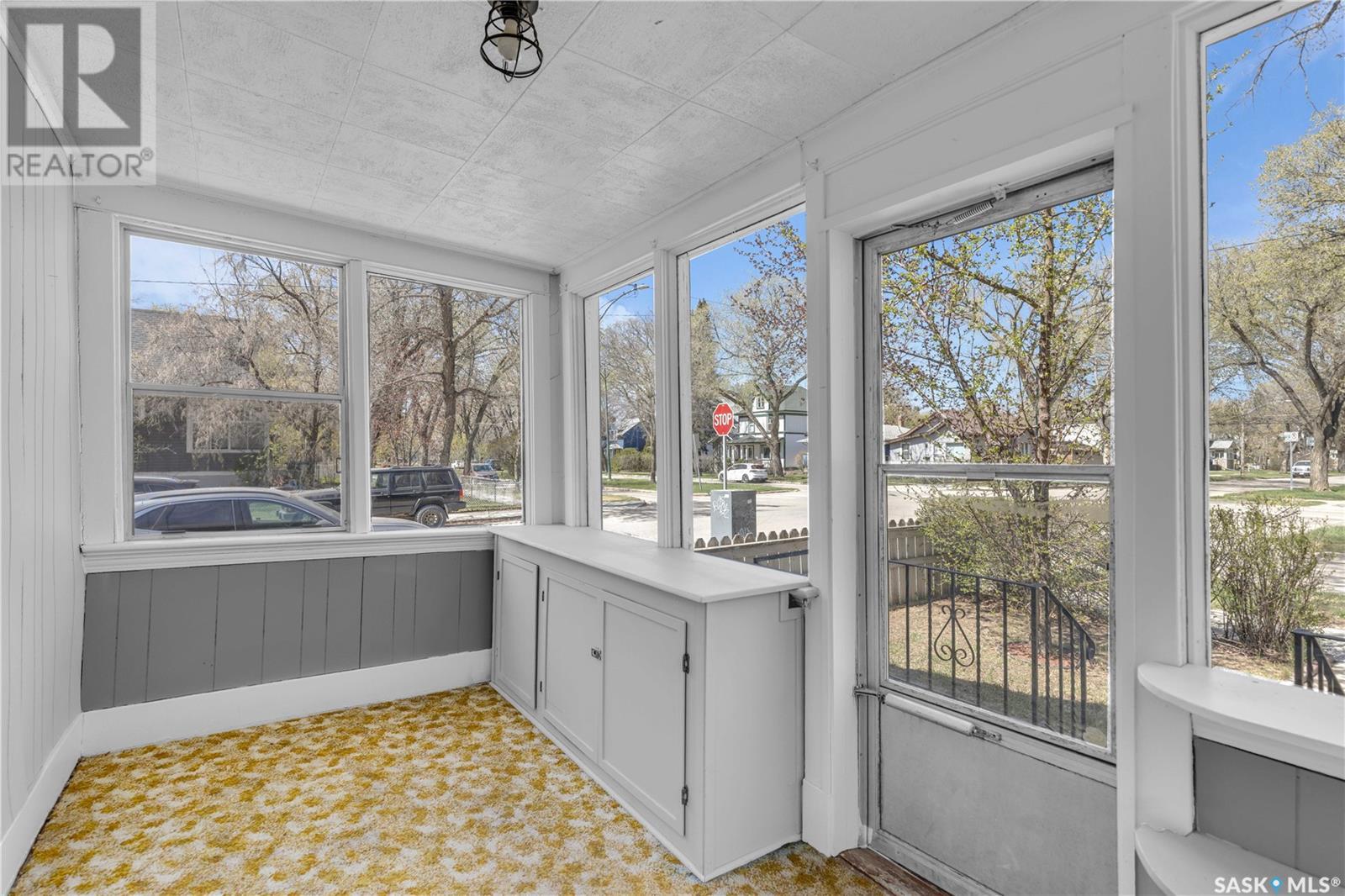 Property at 223 31st STREET W image 4