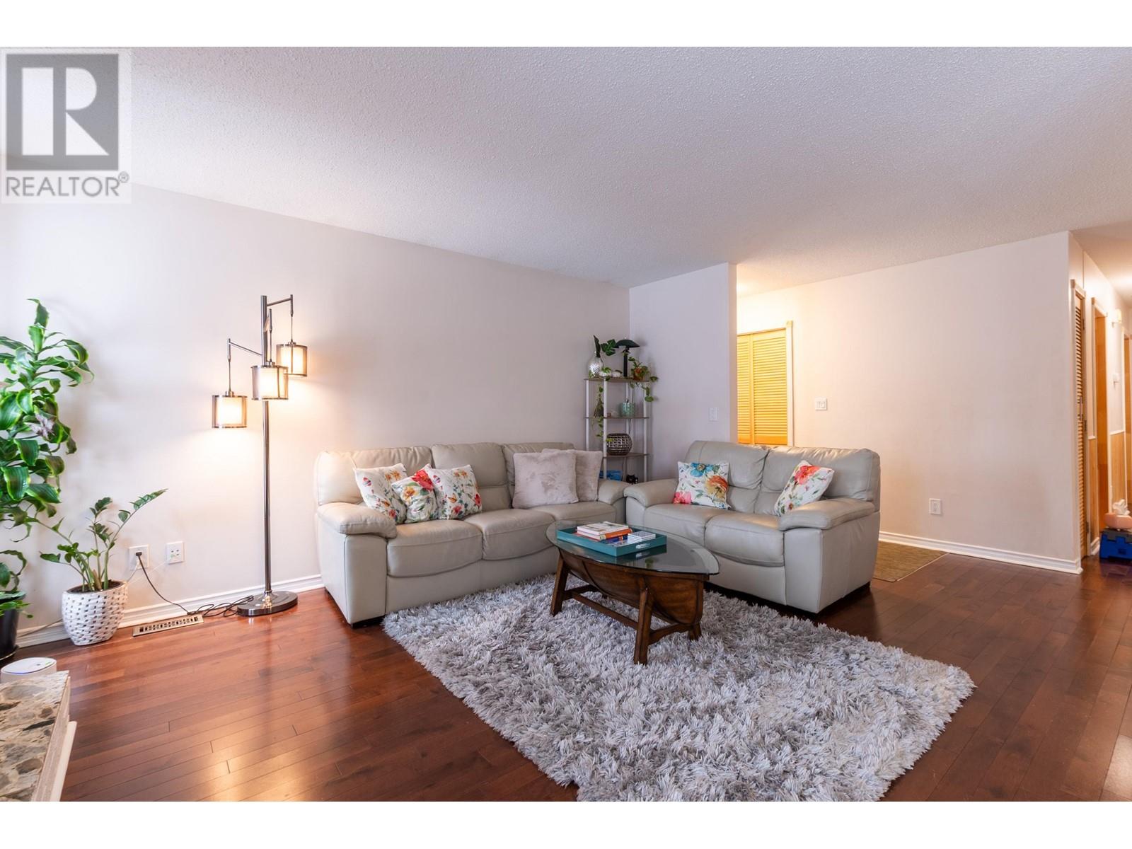 Property at 8125 ROCHESTER CRESCENT image 3