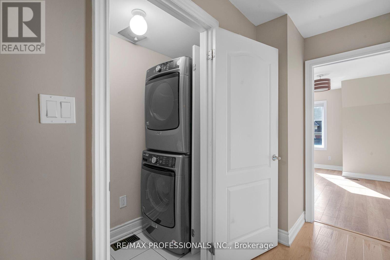 74 Dryden Way, Toronto, Ontario  M9R 0B2 - Photo 16 - W12148405