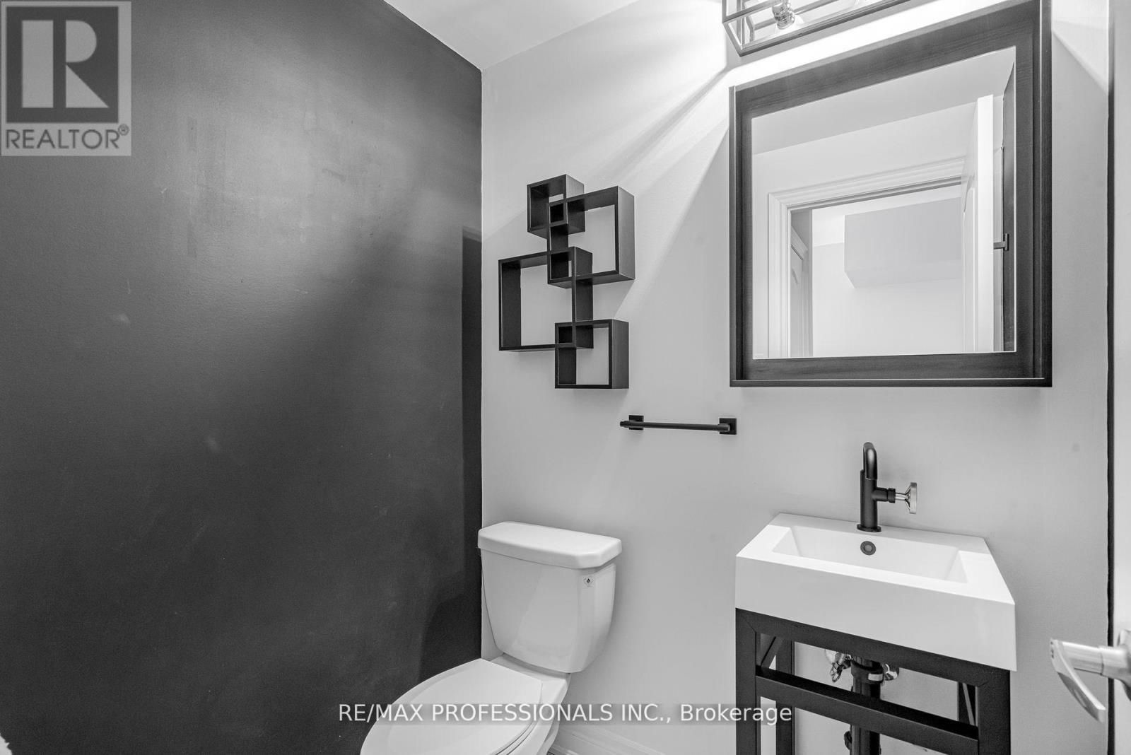 74 Dryden Way, Toronto, Ontario  M9R 0B2 - Photo 9 - W12148405