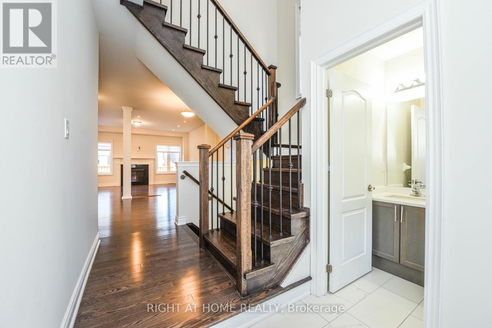 3 Prairie Creek Crescent, Brampton, Ontario  L6Y 6C9 - Photo 5 - W12148447