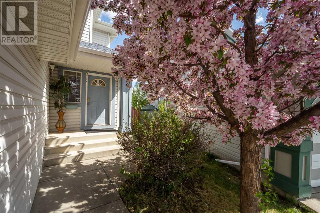 Property at 42 Somerside Place SW image 2