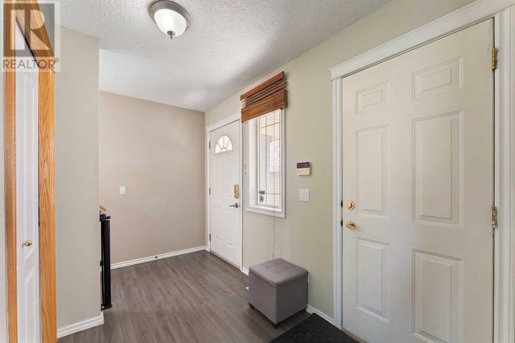 Property at 42 Somerside Place SW image 3