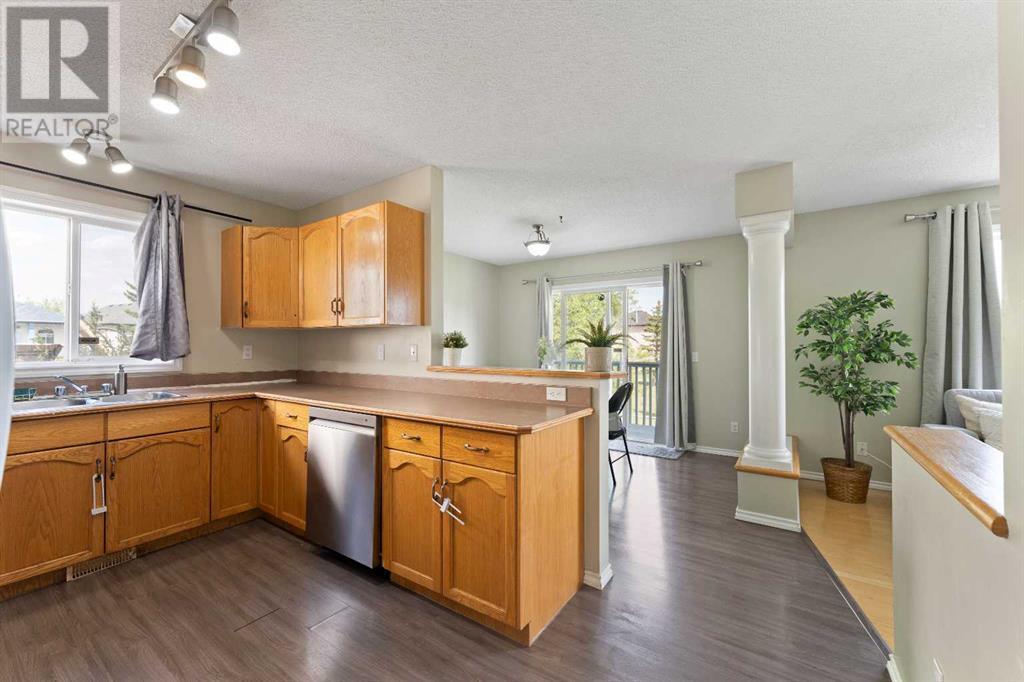 Property at 42 Somerside Place SW image 5