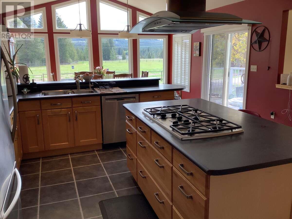 5121 Mission Road, Cranbrook, British Columbia  V1C 7B7 - Photo 2 - 10347979