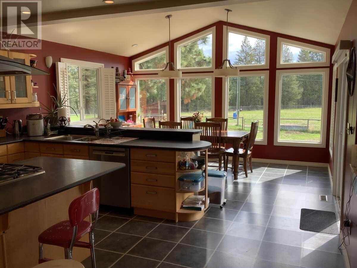 5121 Mission Road, Cranbrook, British Columbia  V1C 7B7 - Photo 3 - 10347979
